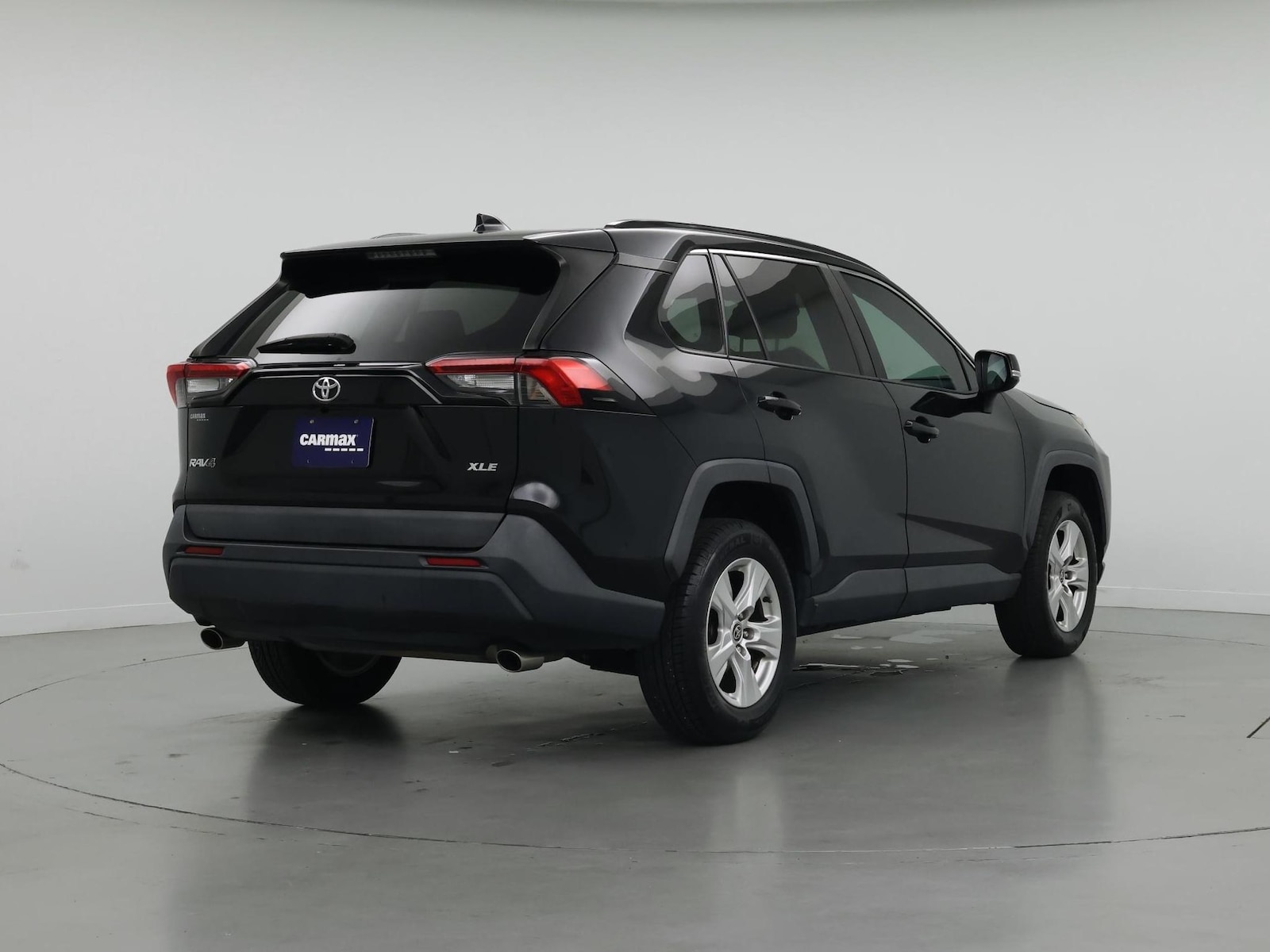 2021 Toyota RAV4 XLE - Photo 9