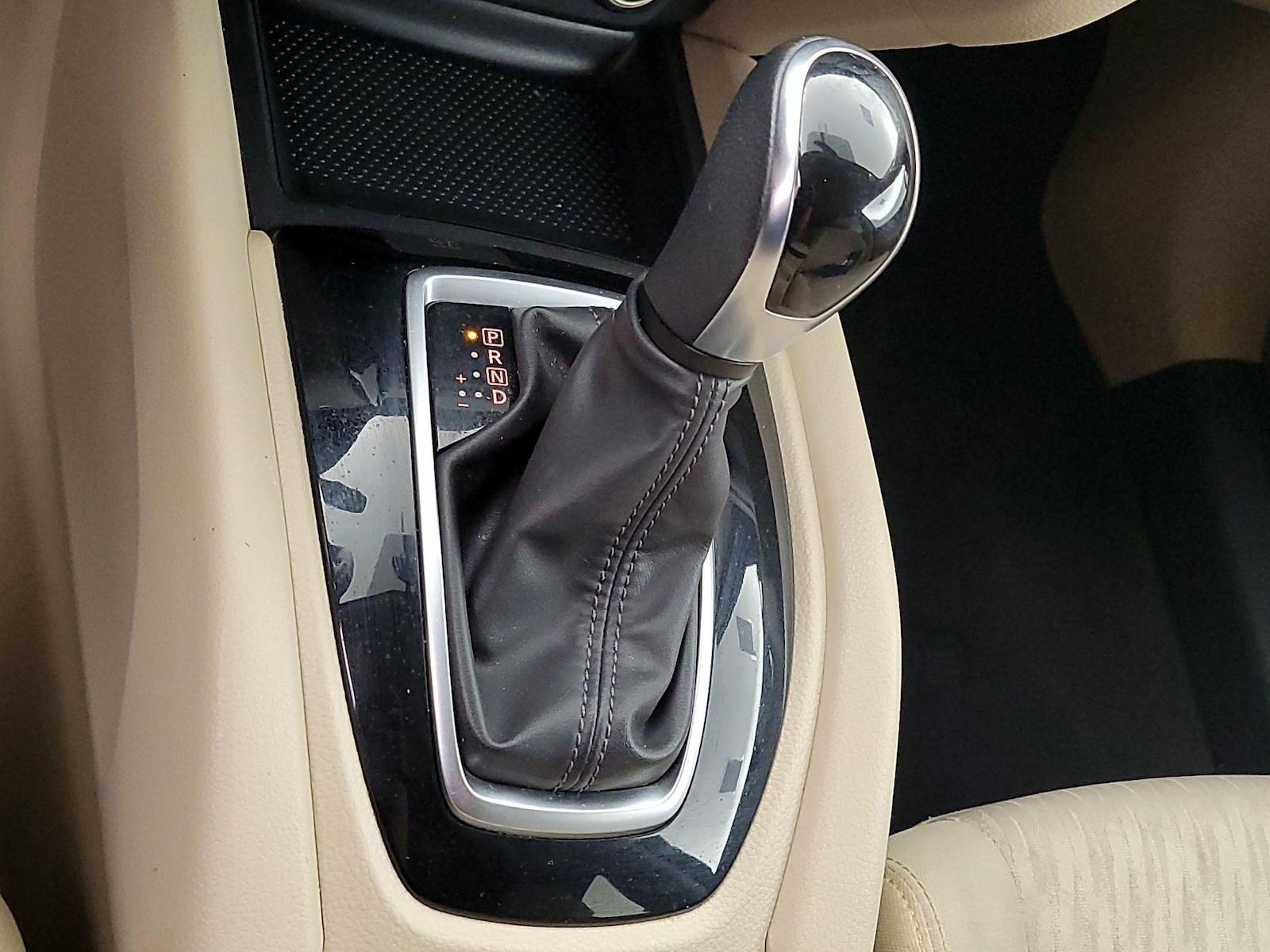 2018 Nissan Rogue SV - Photo 19