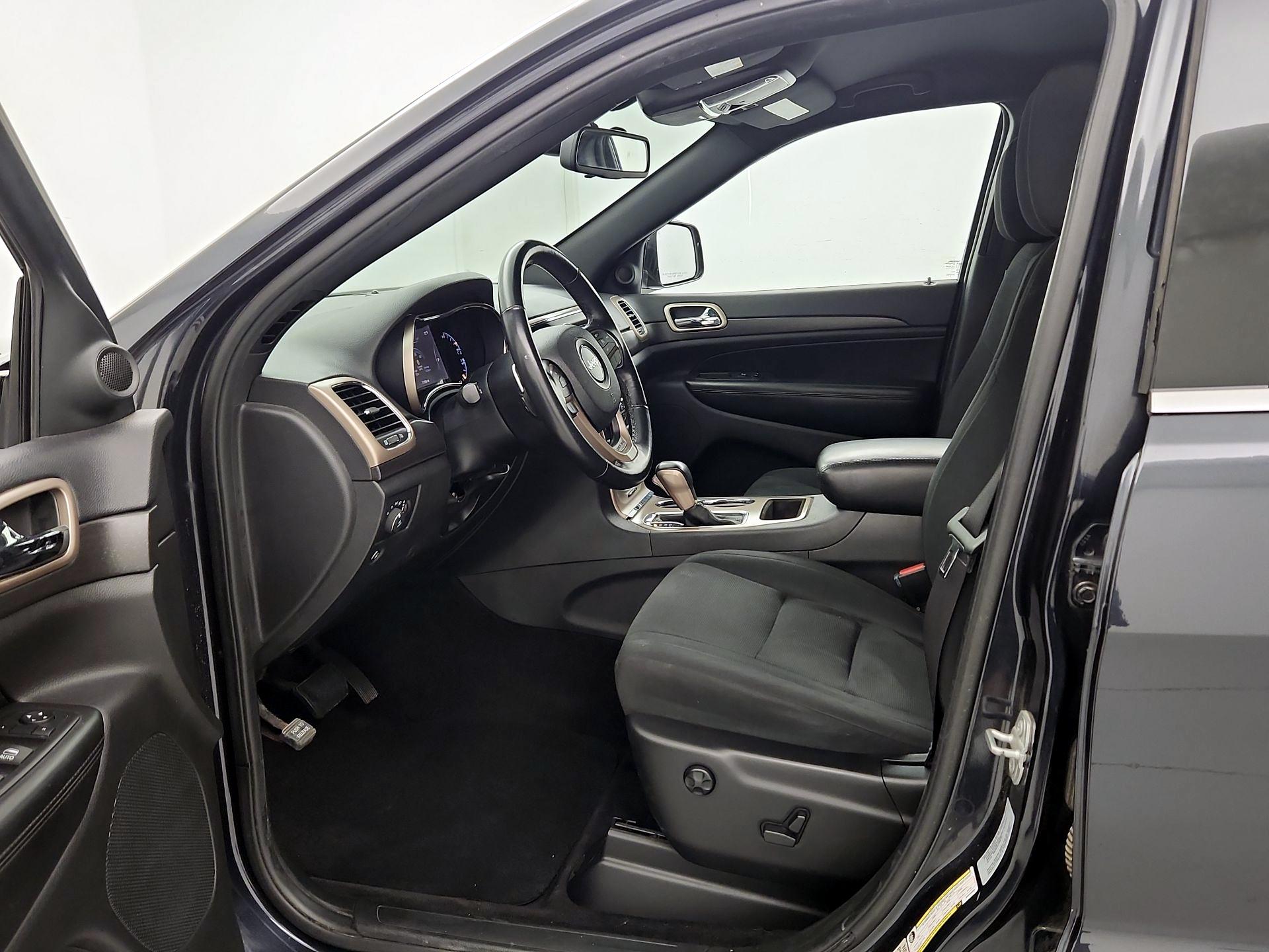 Thumbnail: 2016 Jeep Grand Cherokee - 11