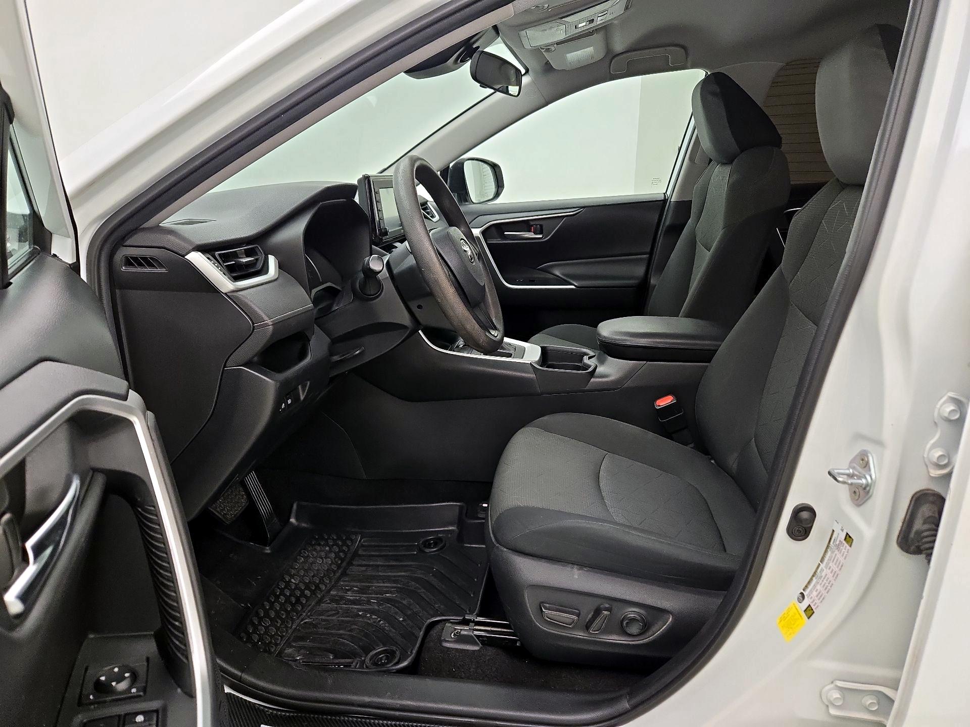 Thumbnail: 2020 Toyota RAV4 - 11