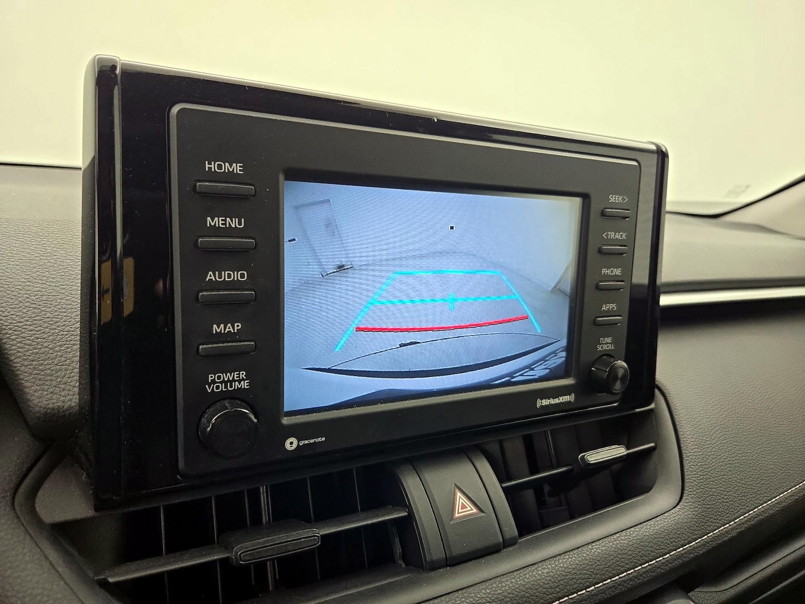 2020 Toyota RAV4 XLE - Photo 15
