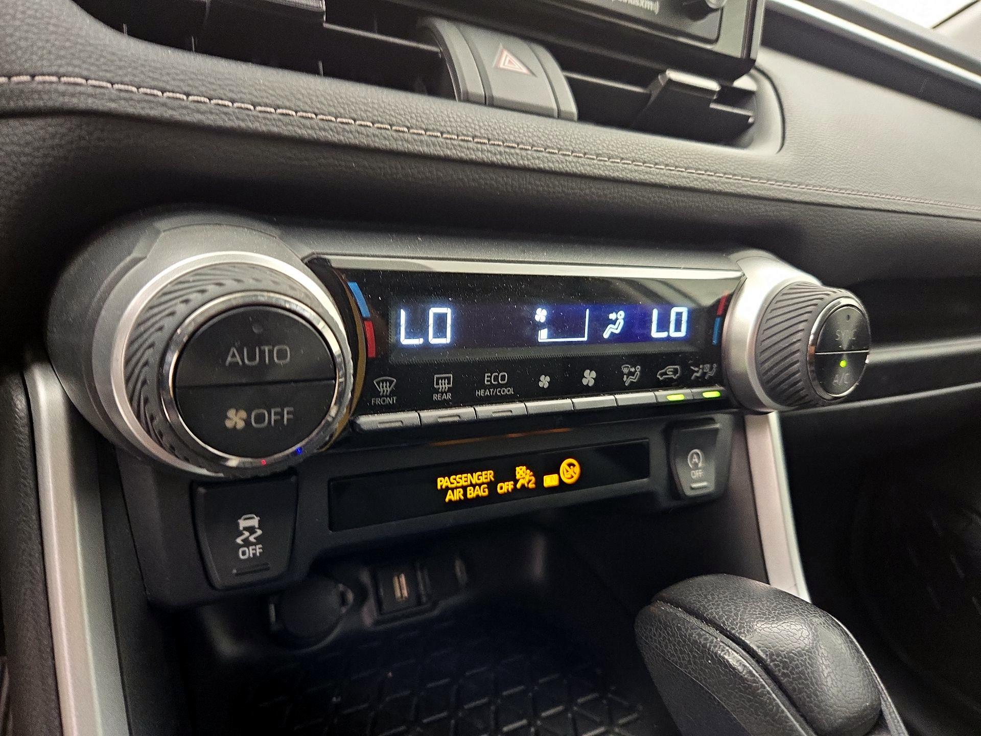 Thumbnail: 2020 Toyota RAV4 - 16