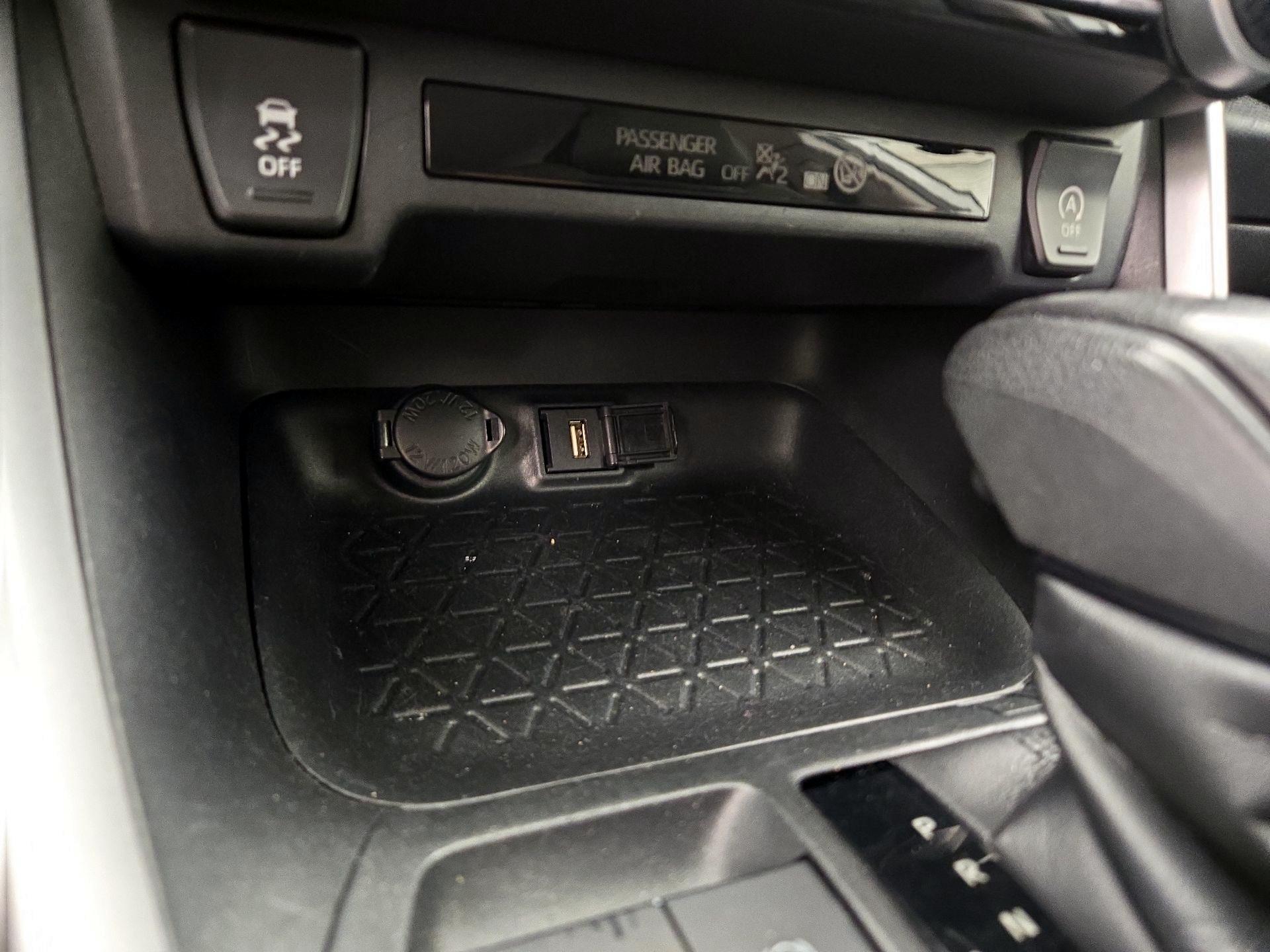 Thumbnail: 2020 Toyota RAV4 - 18