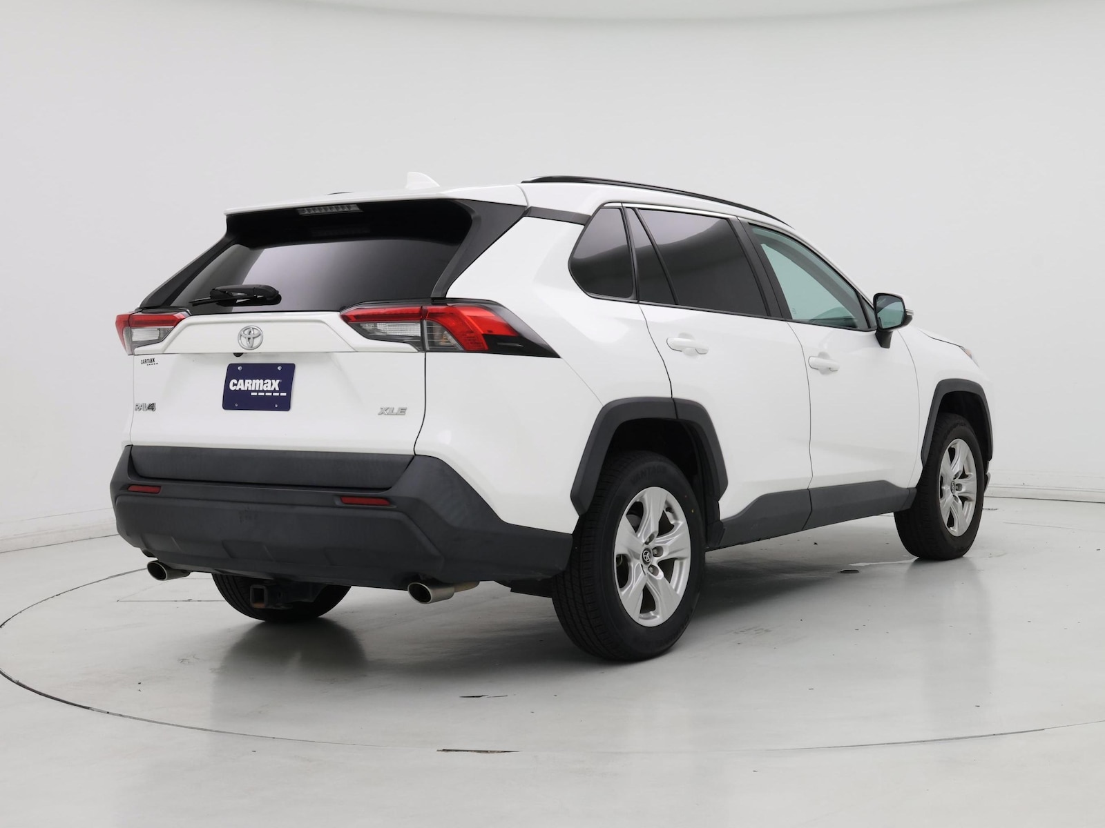 2020 Toyota RAV4 XLE - Photo 9
