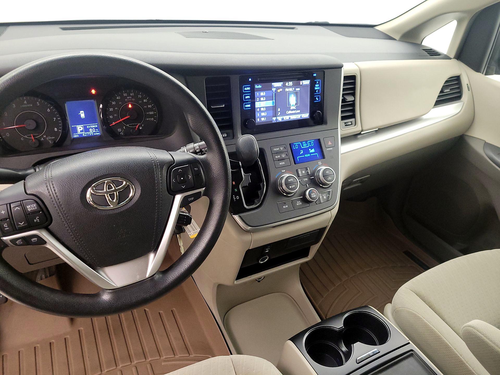 Thumbnail: 2015 Toyota Sienna - 9