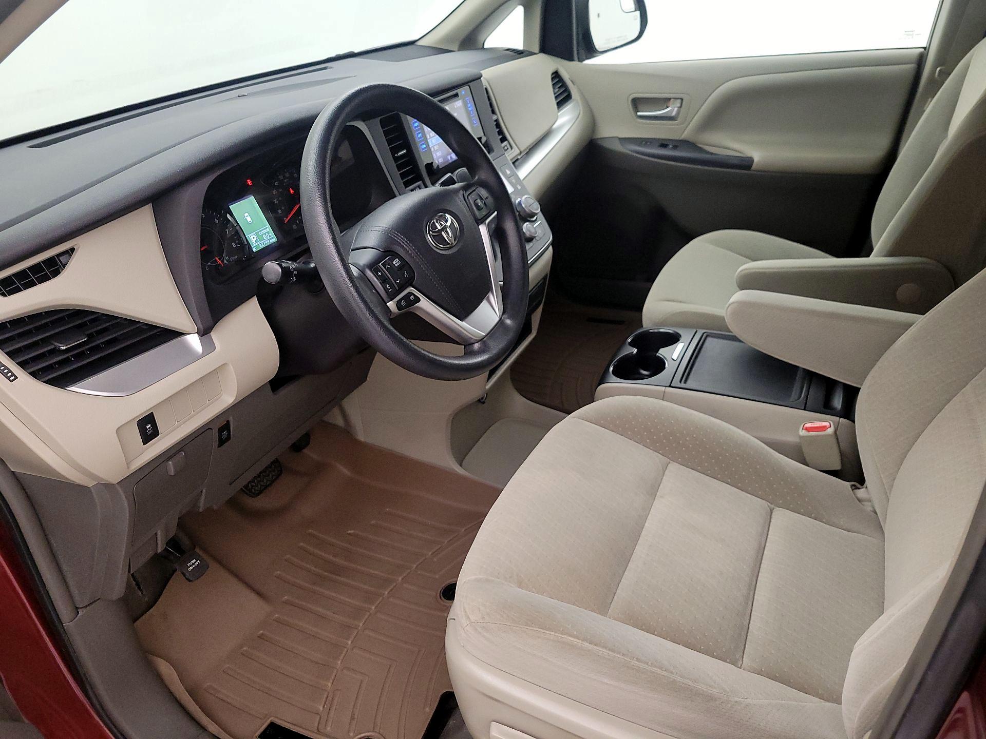Thumbnail: 2015 Toyota Sienna - 11