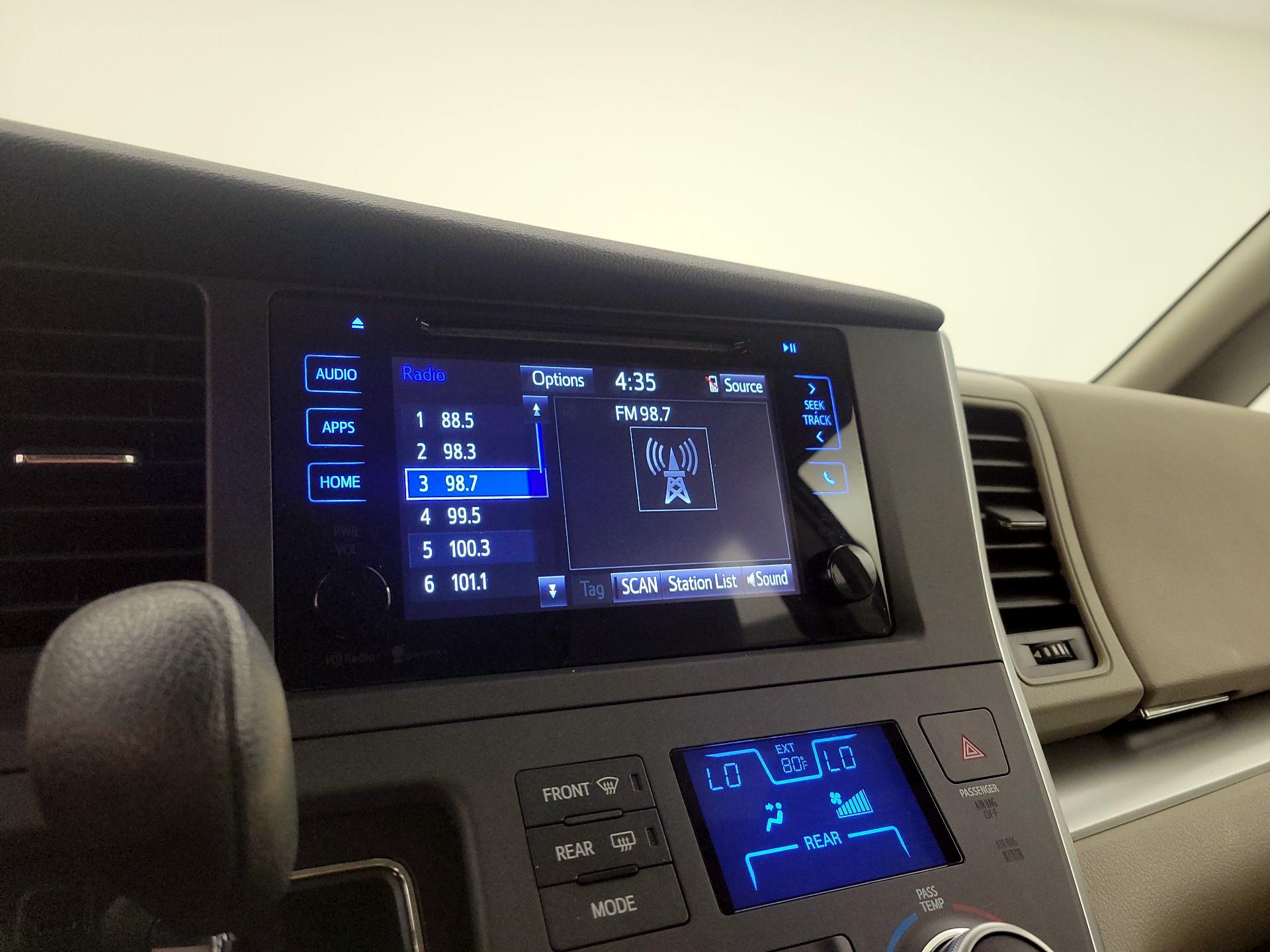 Thumbnail: 2015 Toyota Sienna - 15