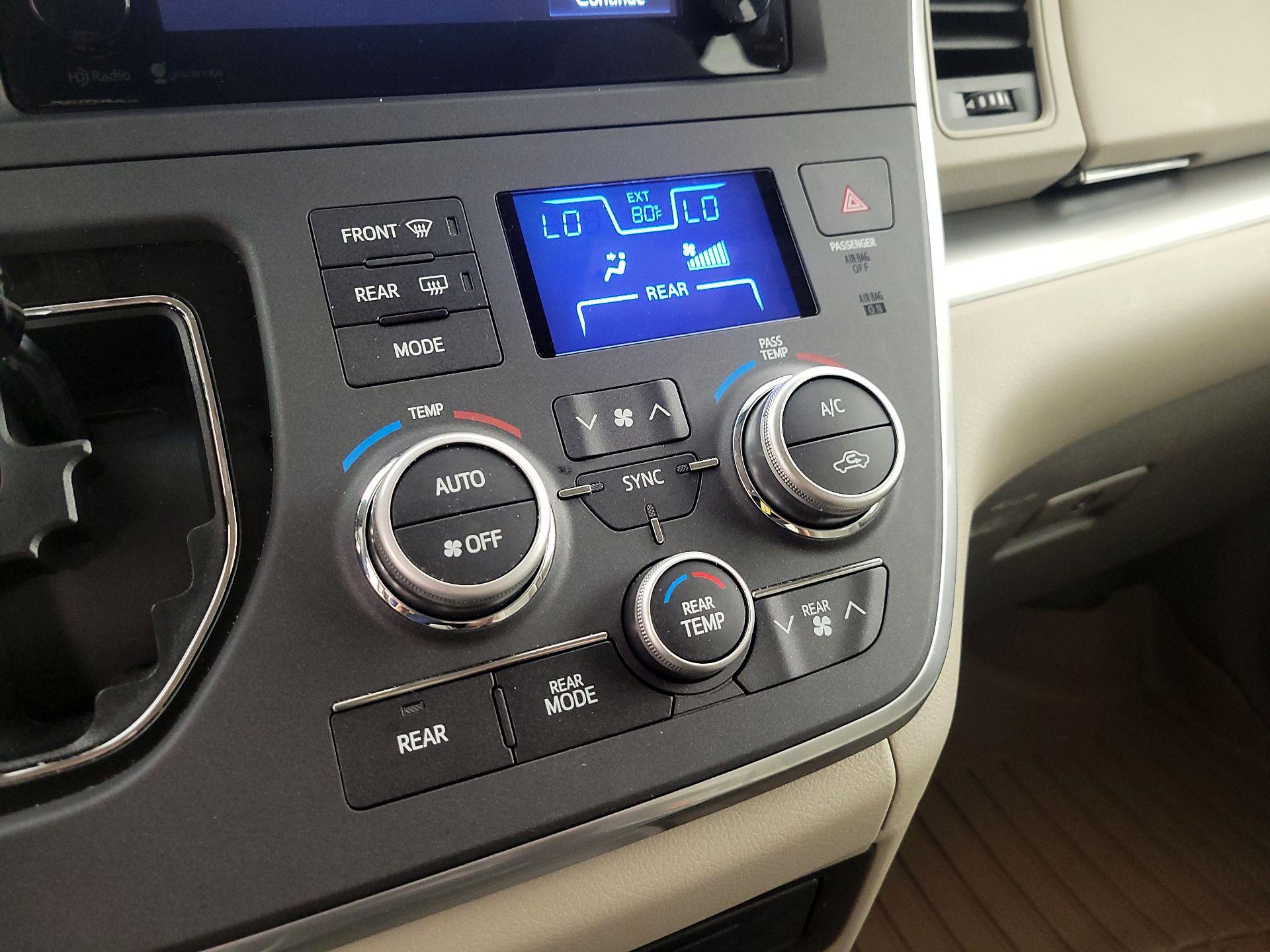 Thumbnail: 2015 Toyota Sienna - 16