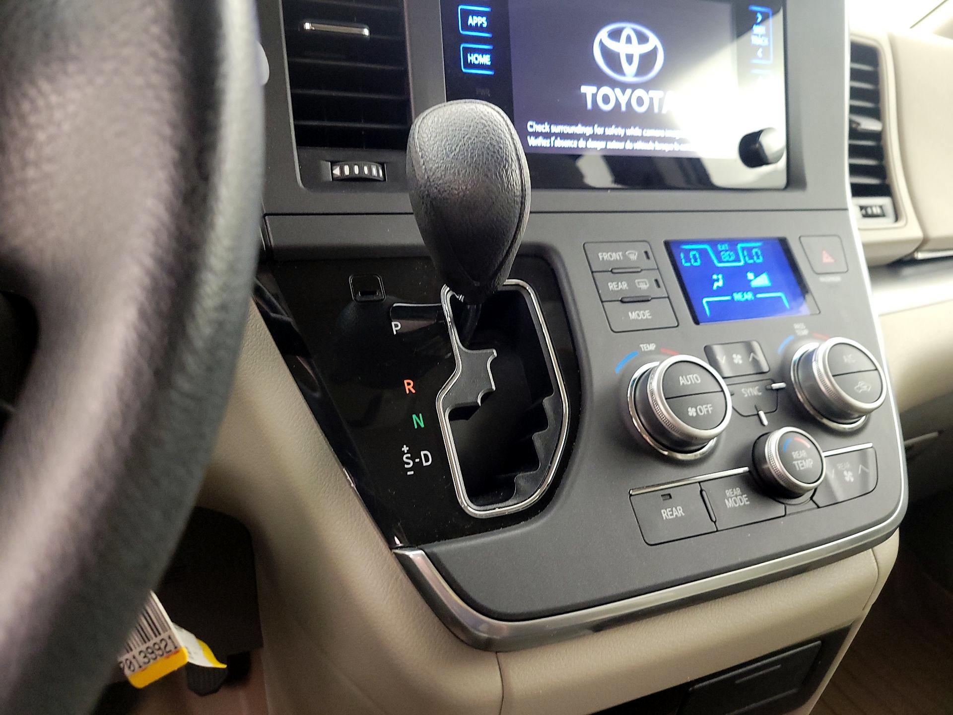 Thumbnail: 2015 Toyota Sienna - 17