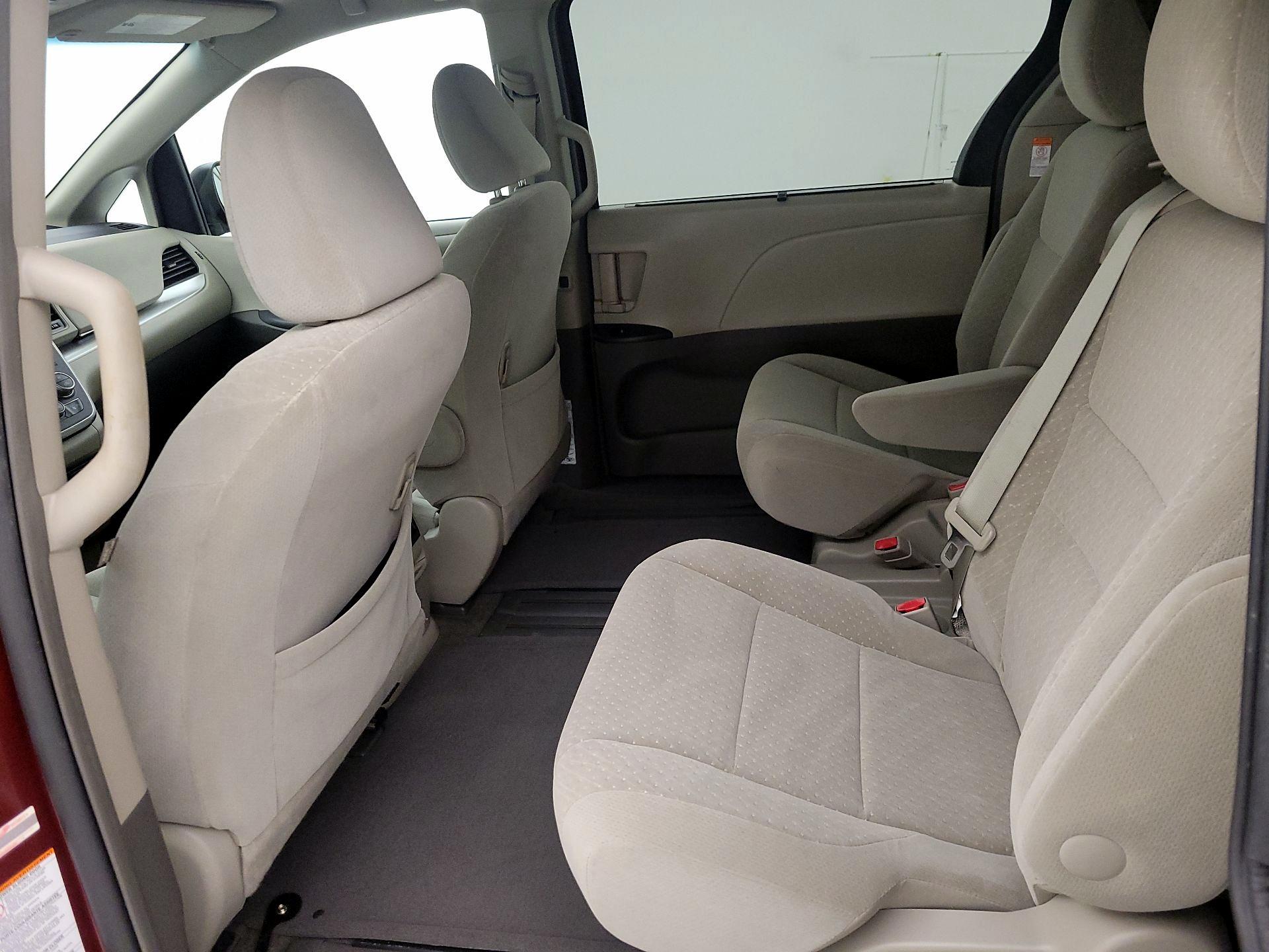 Thumbnail: 2015 Toyota Sienna - 19