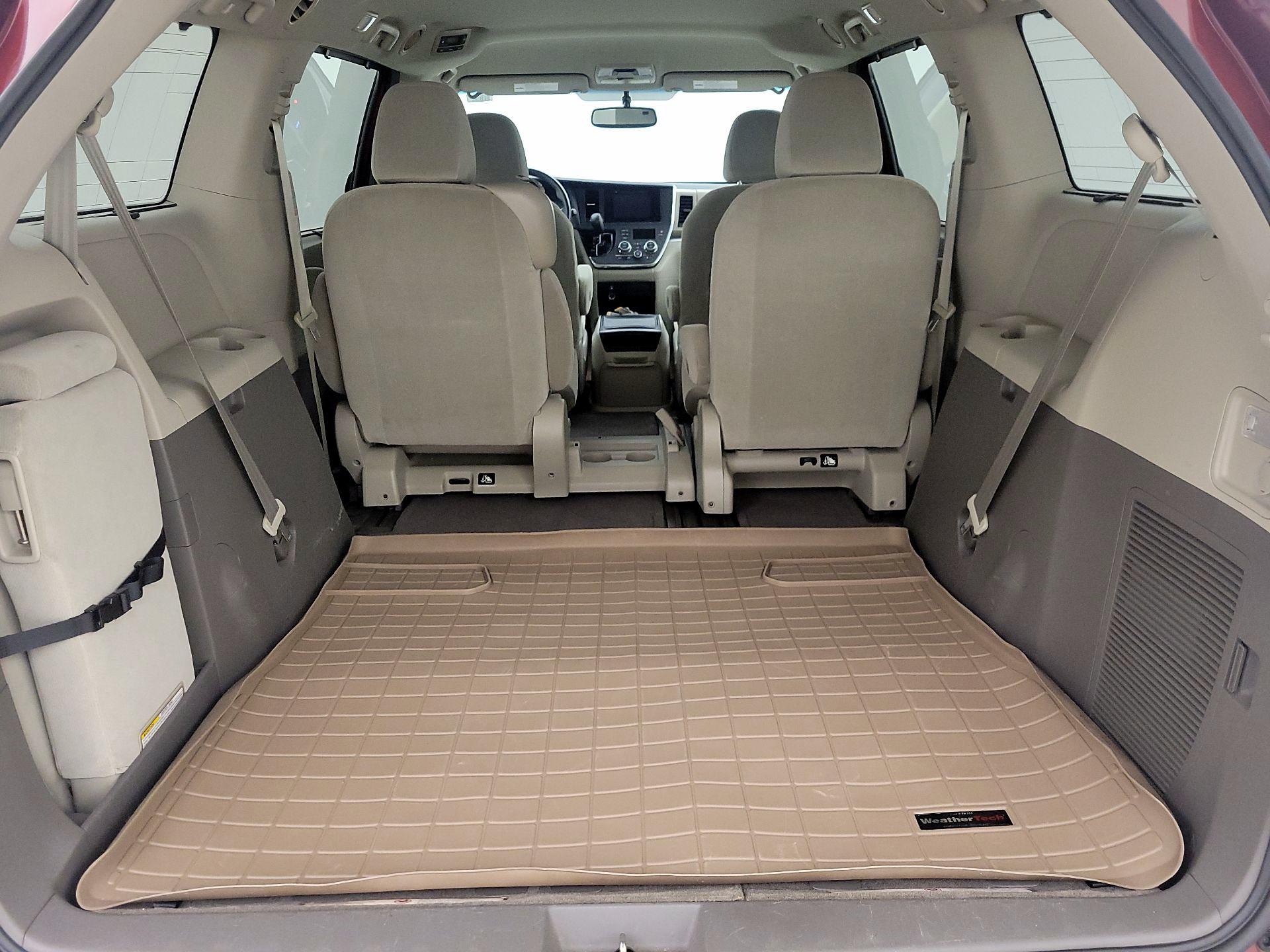 Thumbnail: 2015 Toyota Sienna - 20