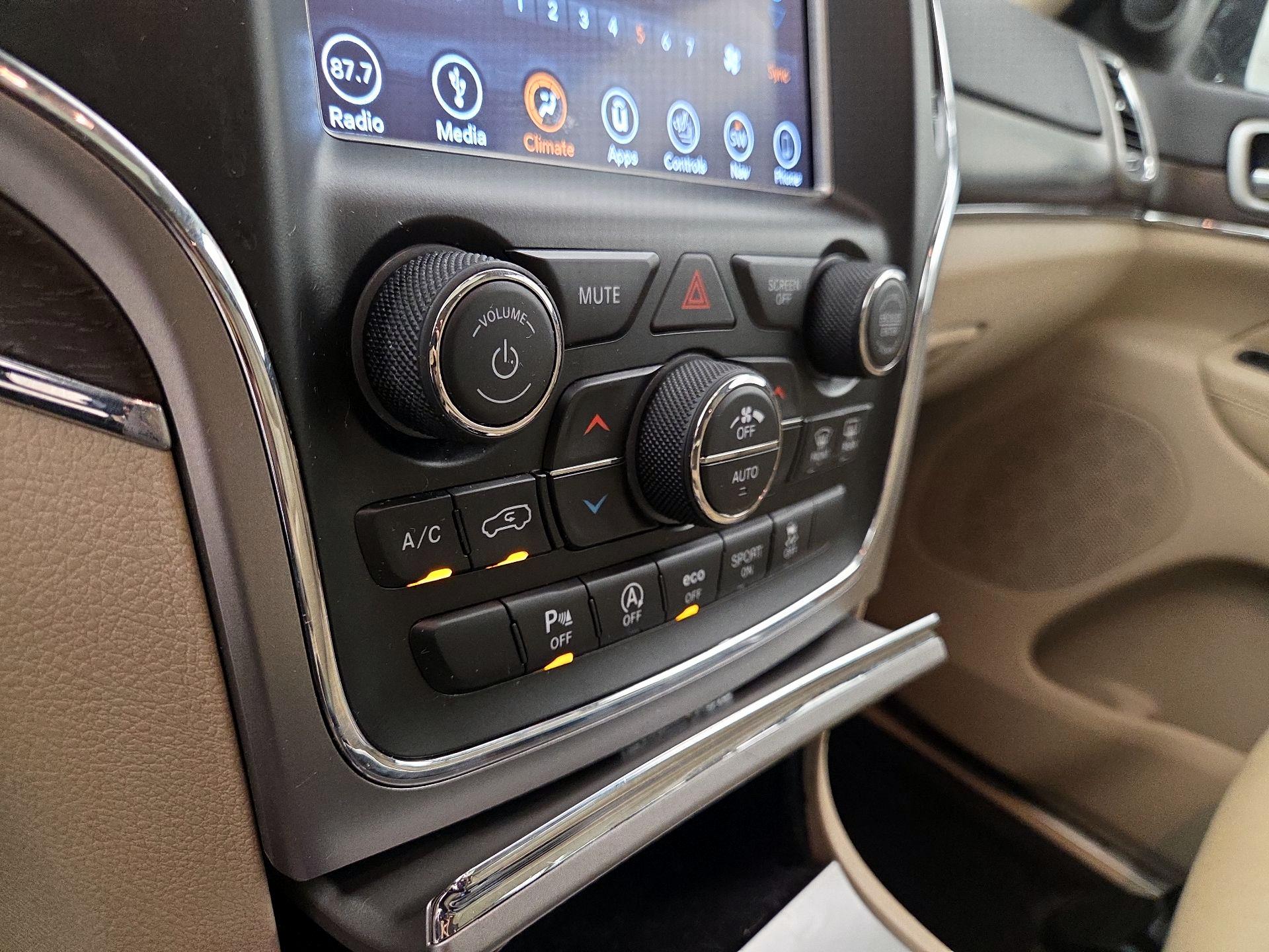 Thumbnail: 2018 Jeep Grand Cherokee - 16