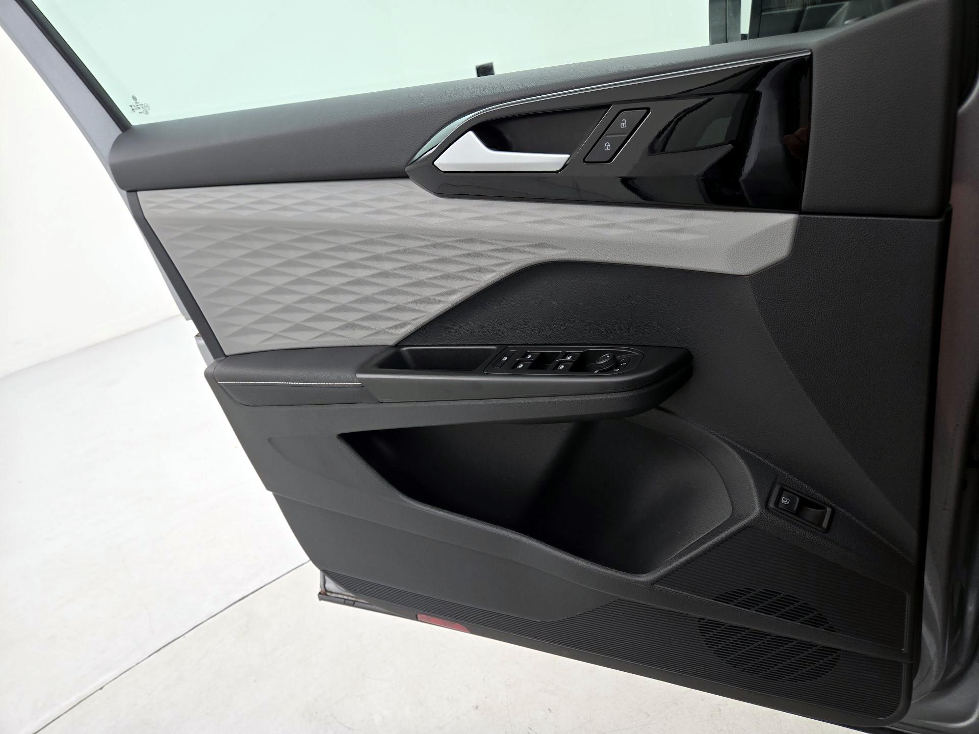 Thumbnail: 2024 Volkswagen Taos - 12