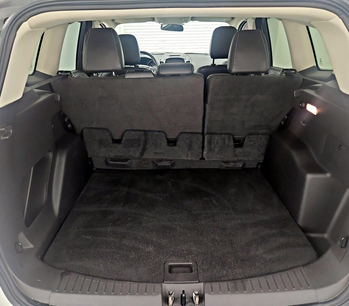 Trunk/Cargo (Seats Up)