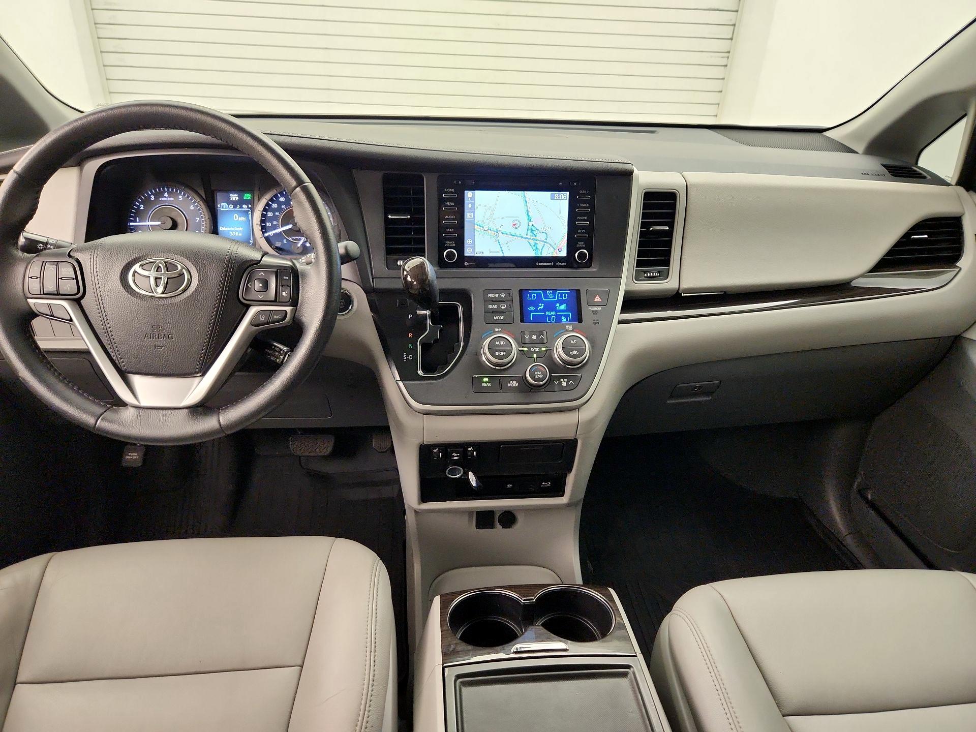 Thumbnail: 2020 Toyota Sienna - 9