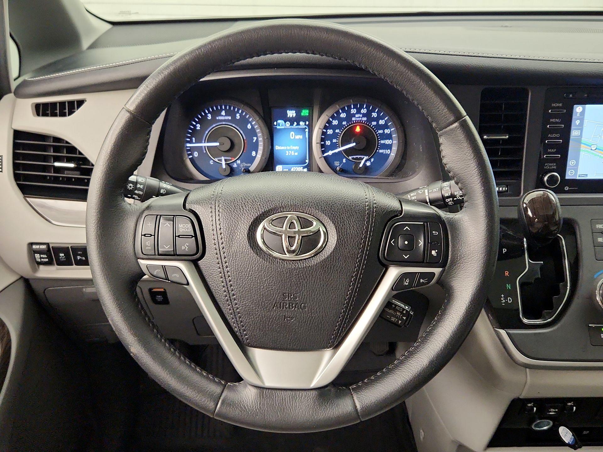 Thumbnail: 2020 Toyota Sienna - 10