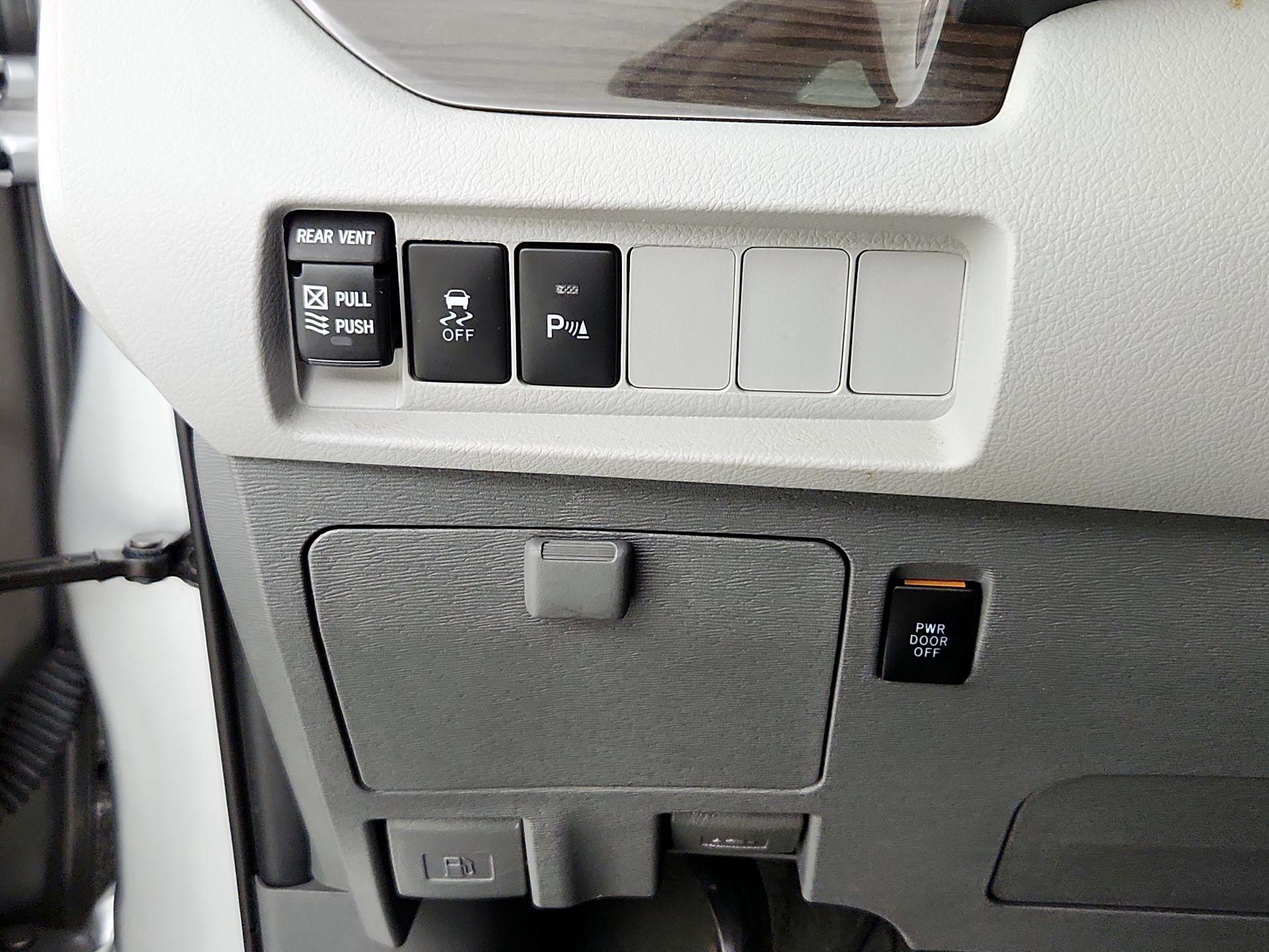 Thumbnail: 2020 Toyota Sienna - 13