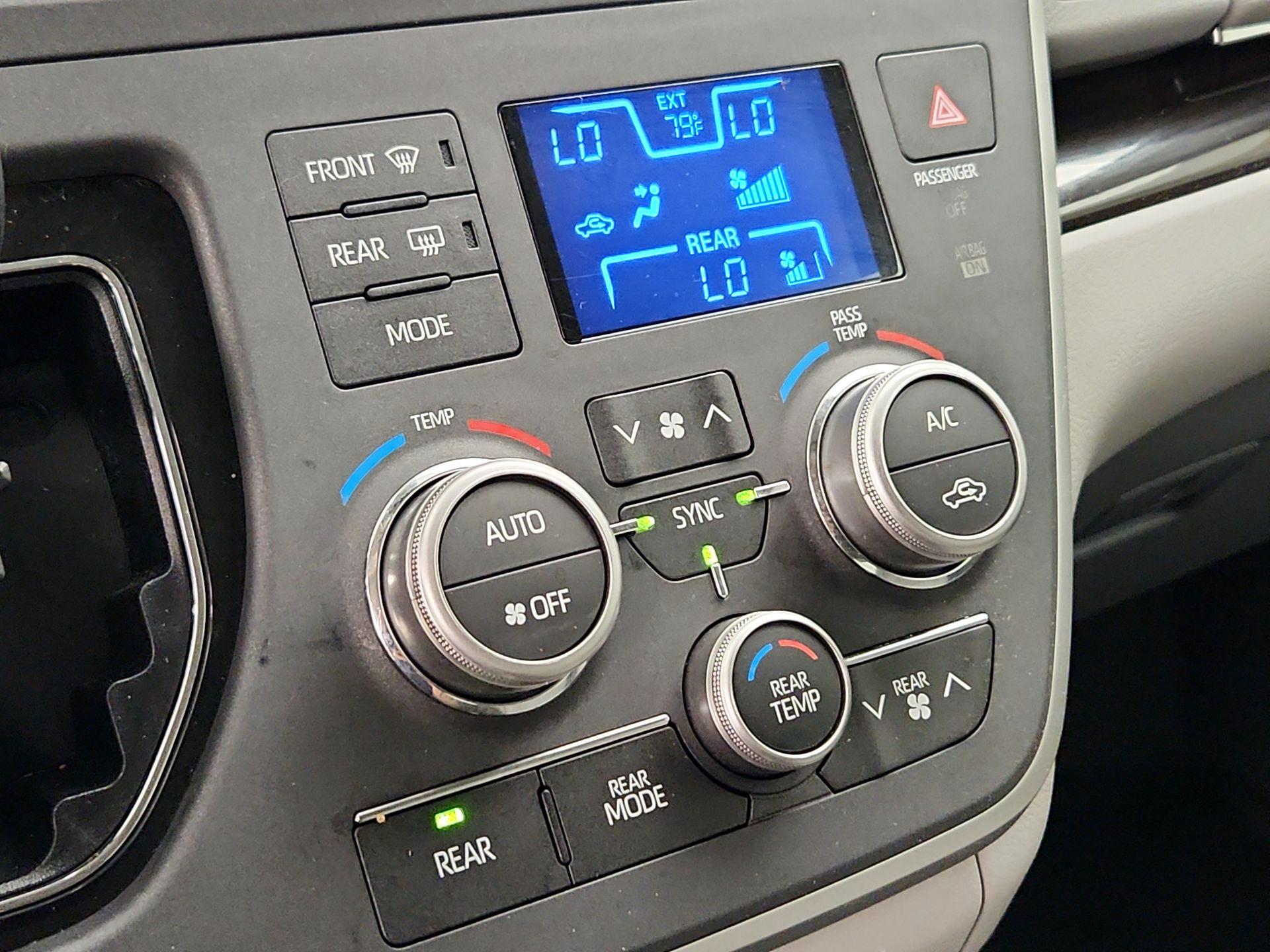 Thumbnail: 2020 Toyota Sienna - 17