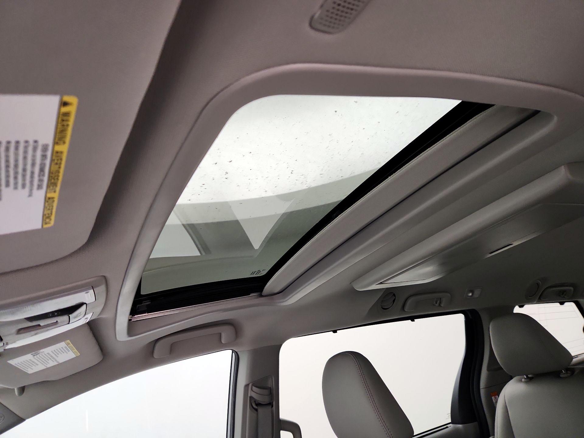 Thumbnail: 2020 Toyota Sienna - 20
