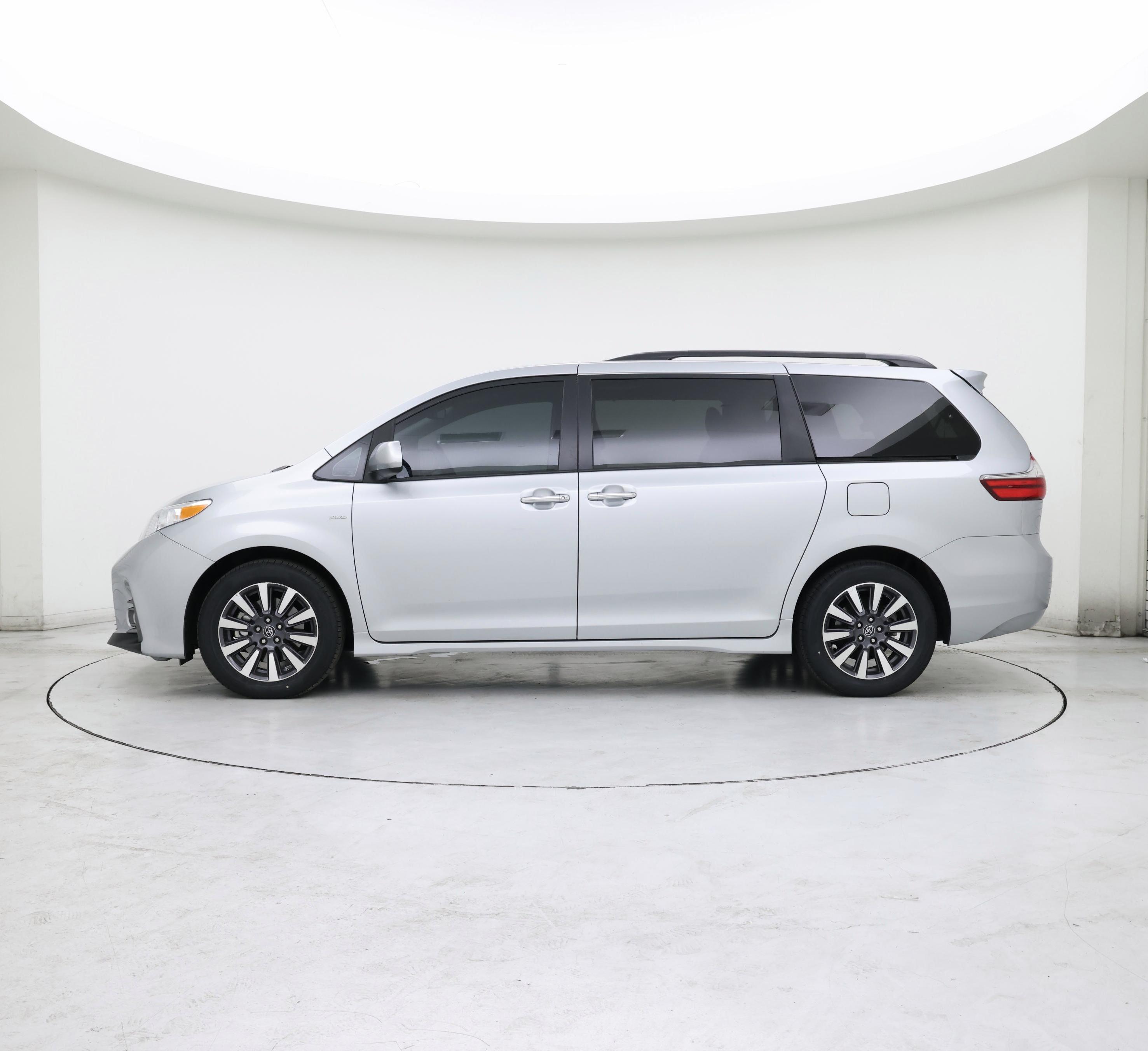 Thumbnail: 2020 Toyota Sienna - 3