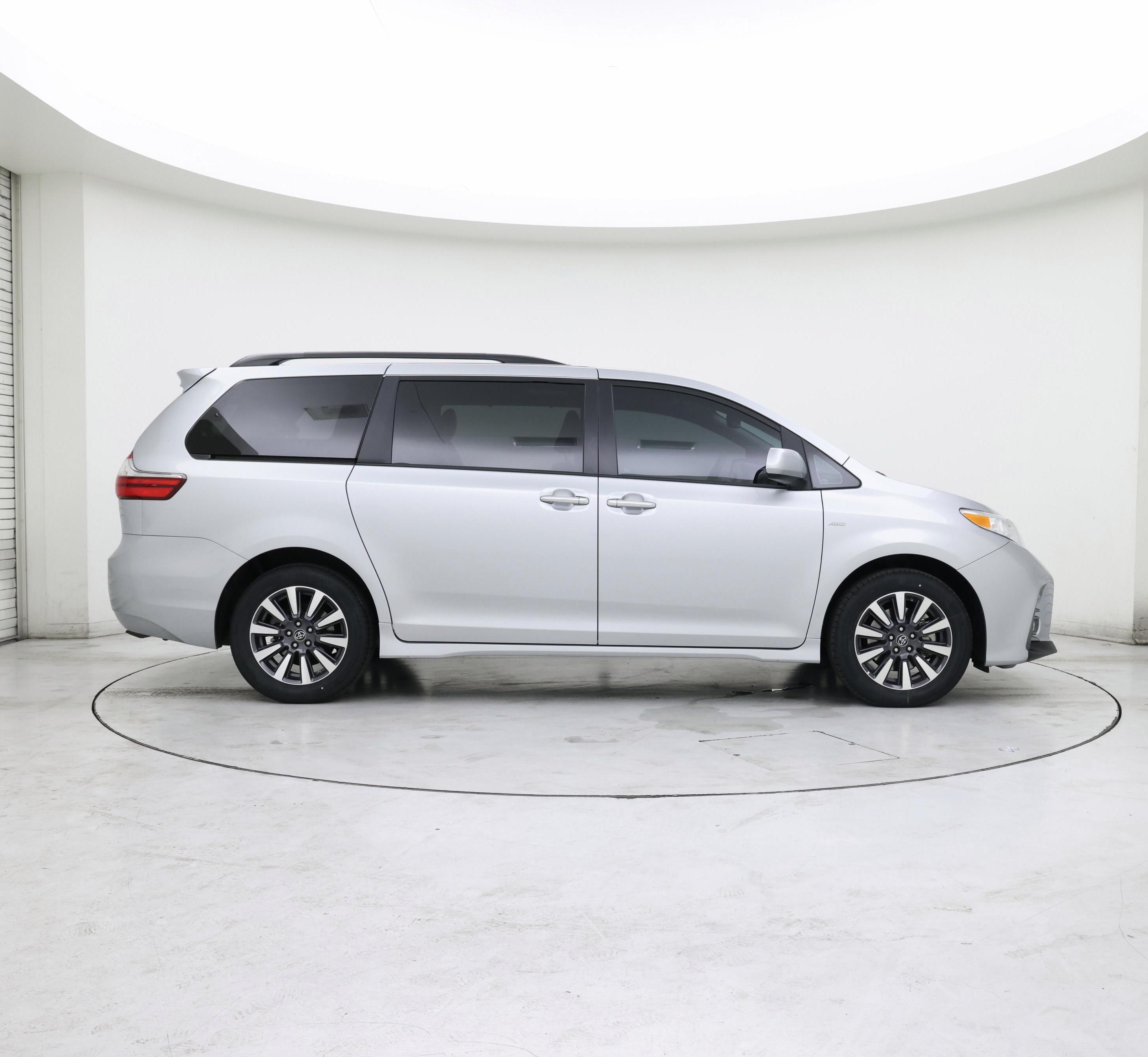 Thumbnail: 2020 Toyota Sienna - 7
