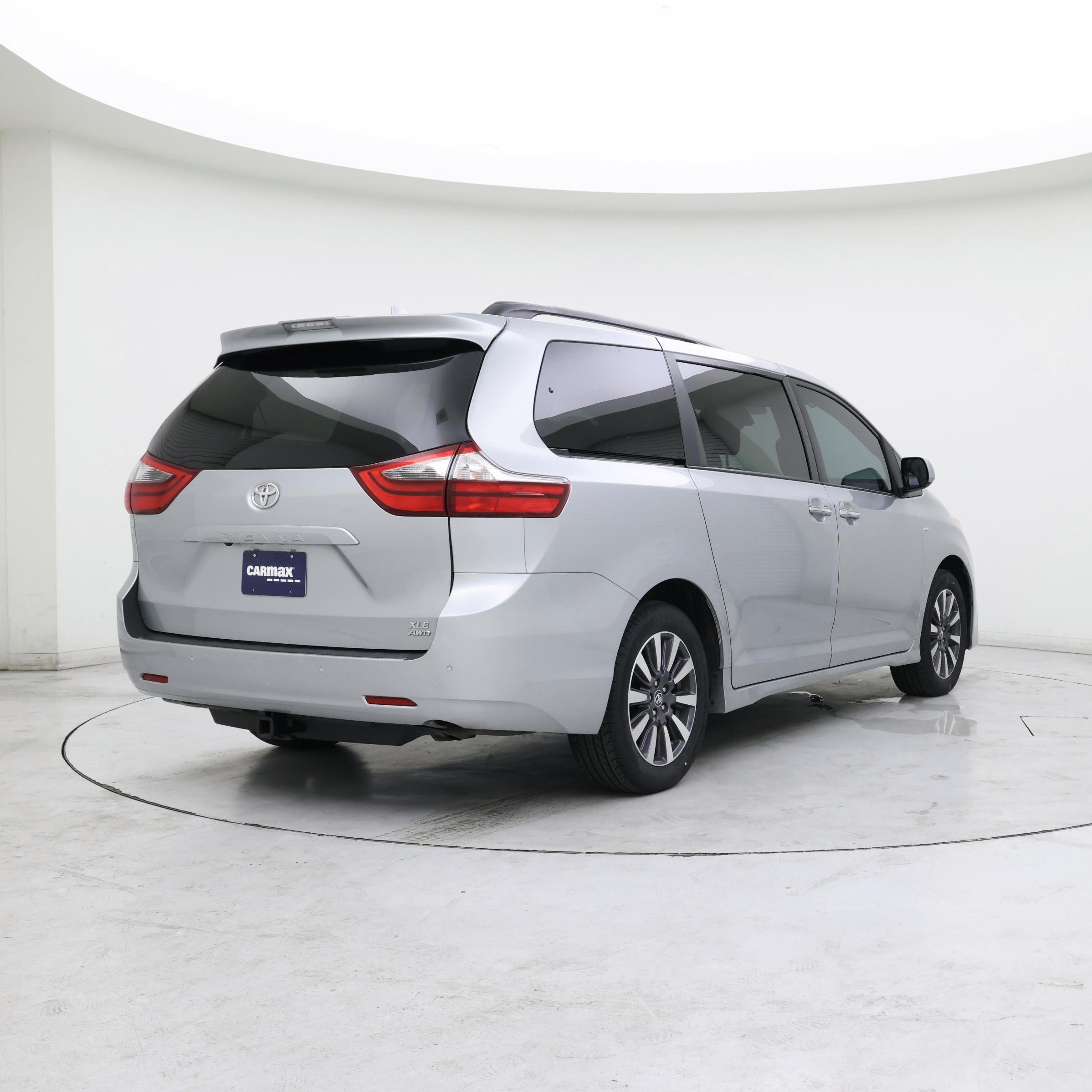 Thumbnail: 2020 Toyota Sienna - 8