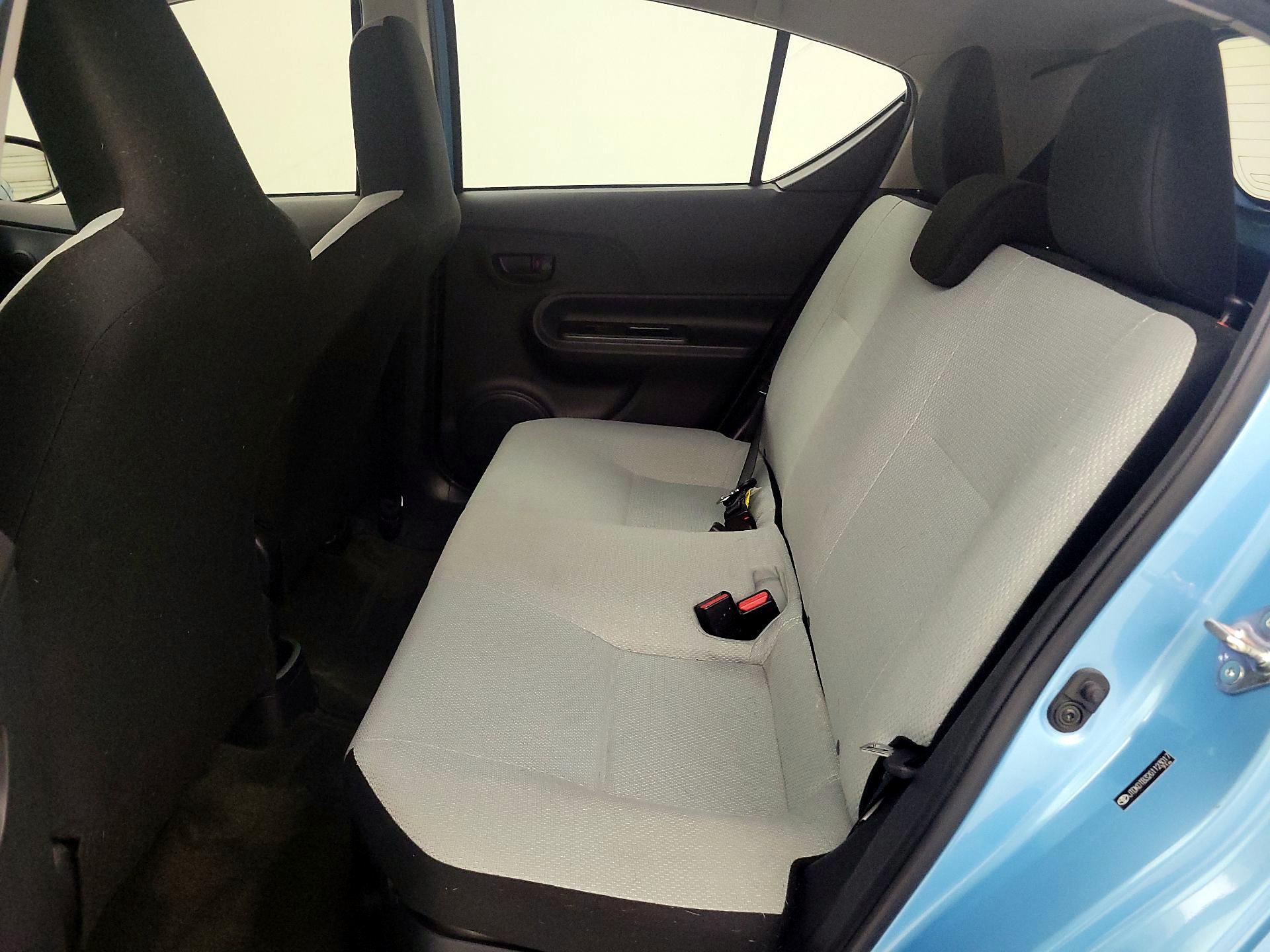 Thumbnail: 2016 Toyota Prius c - 16