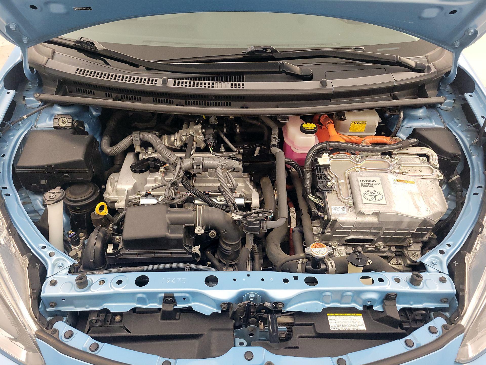 Thumbnail: 2016 Toyota Prius c - 18