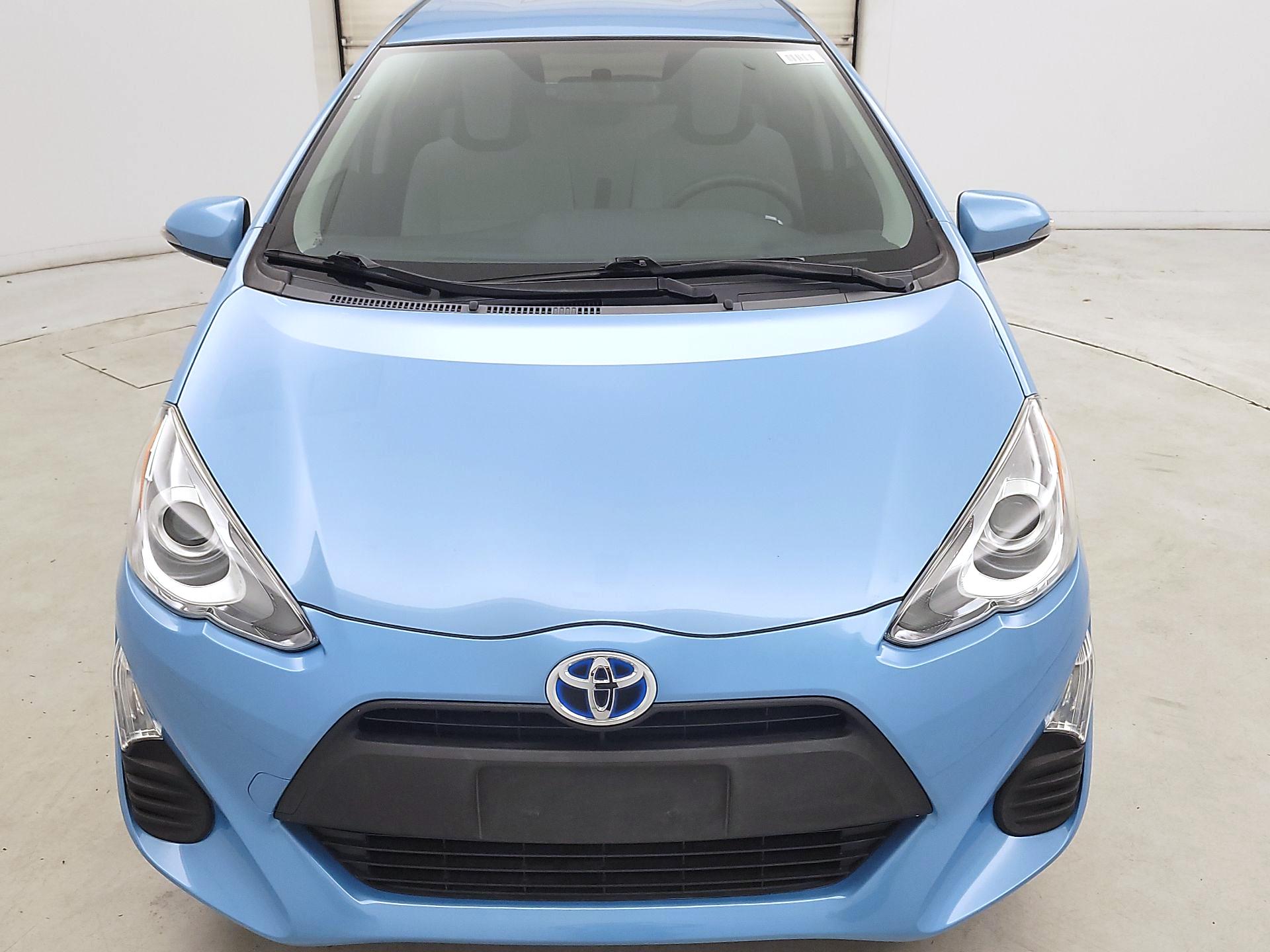 Thumbnail: 2016 Toyota Prius c - 2