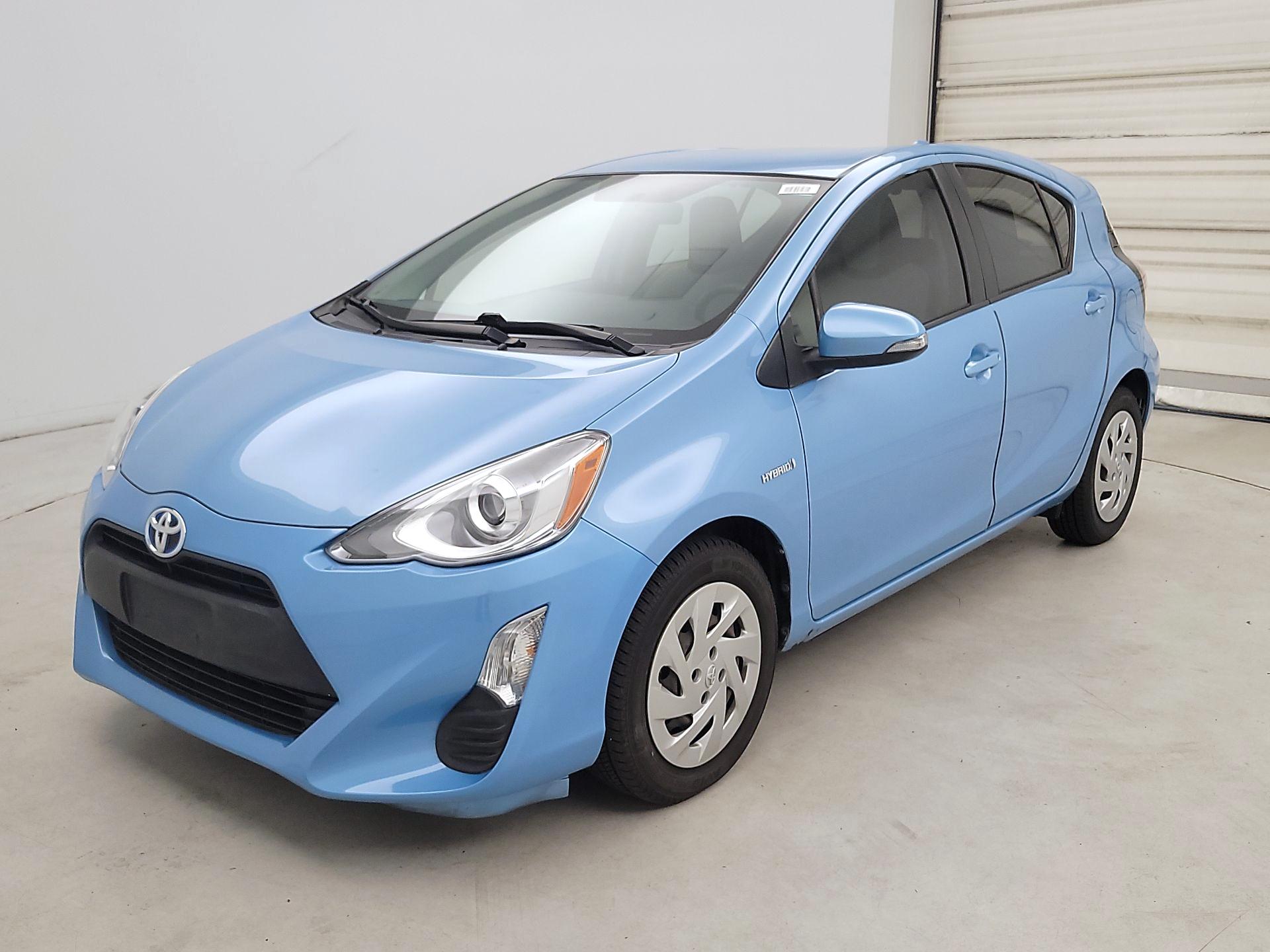 Thumbnail: 2016 Toyota Prius c - 3