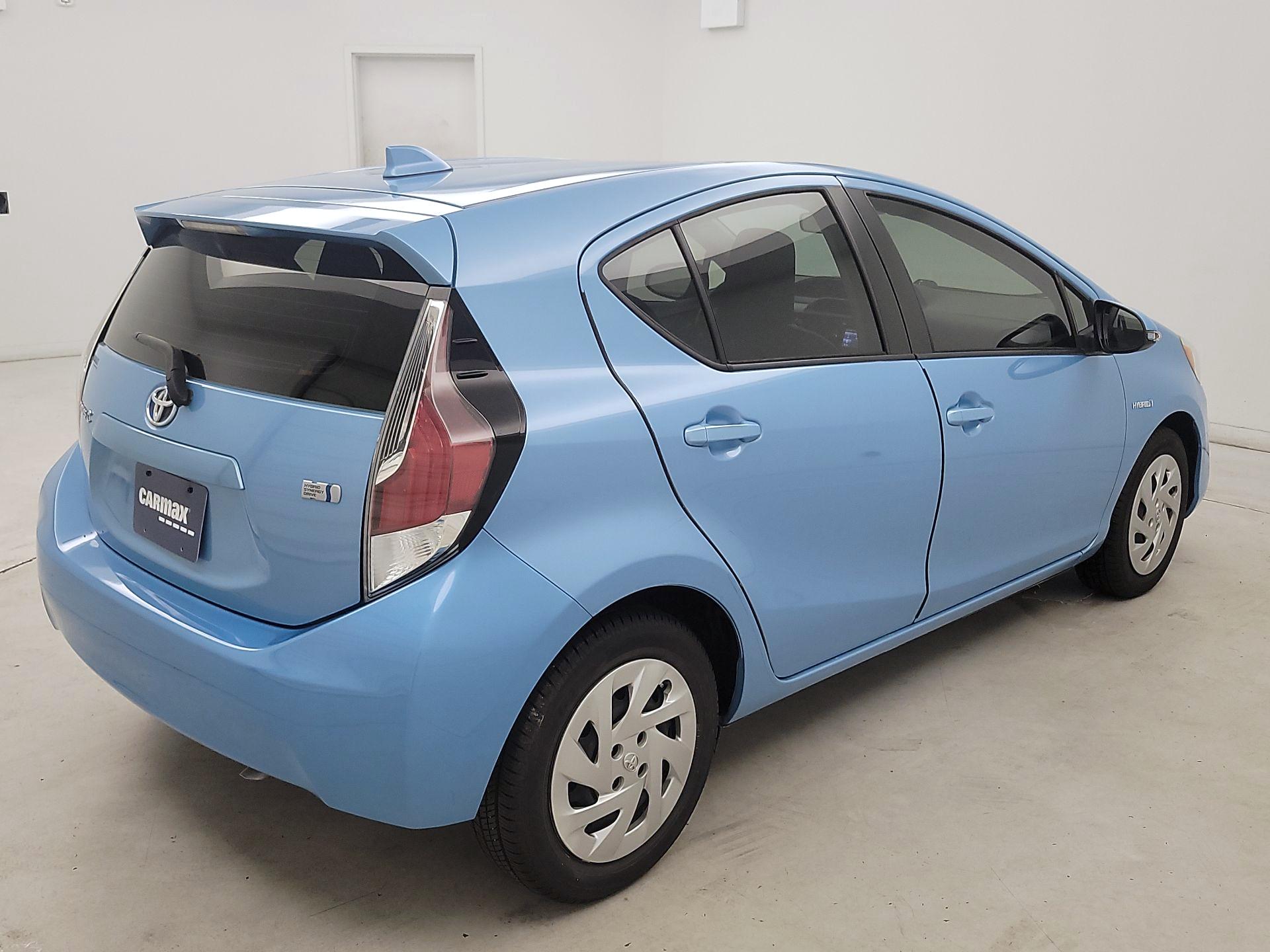 Thumbnail: 2016 Toyota Prius c - 5