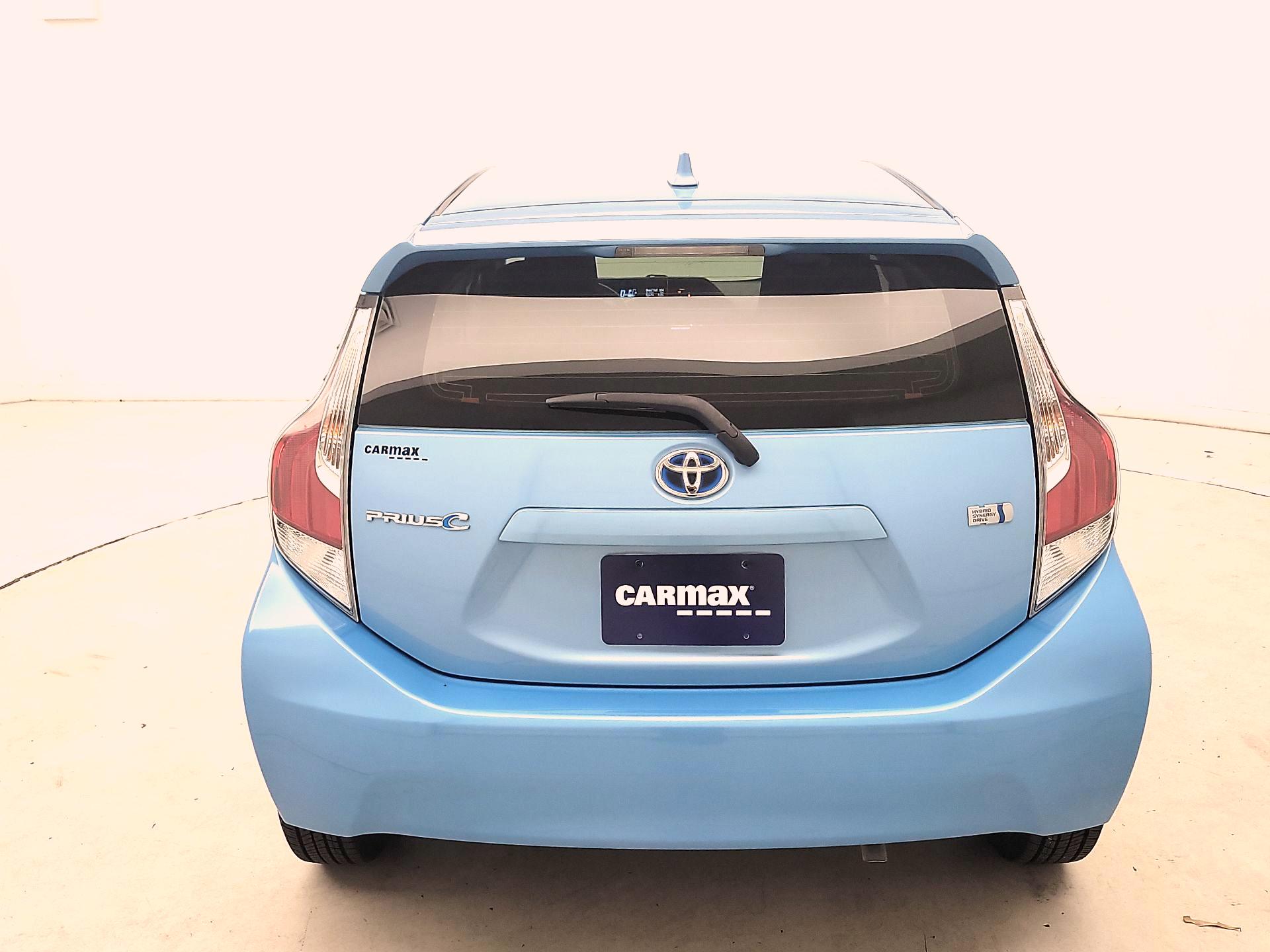 Thumbnail: 2016 Toyota Prius c - 6