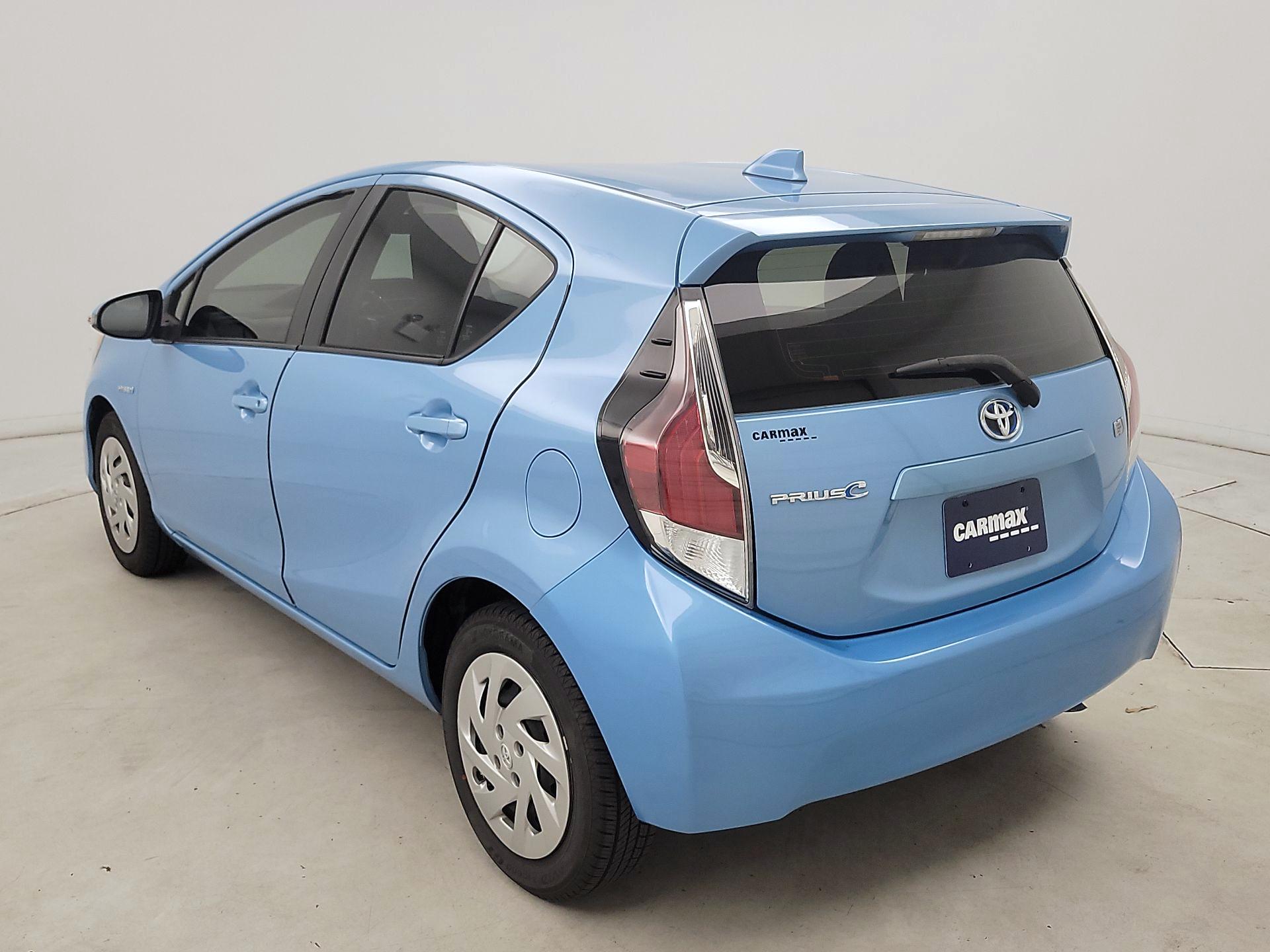 Thumbnail: 2016 Toyota Prius c - 7