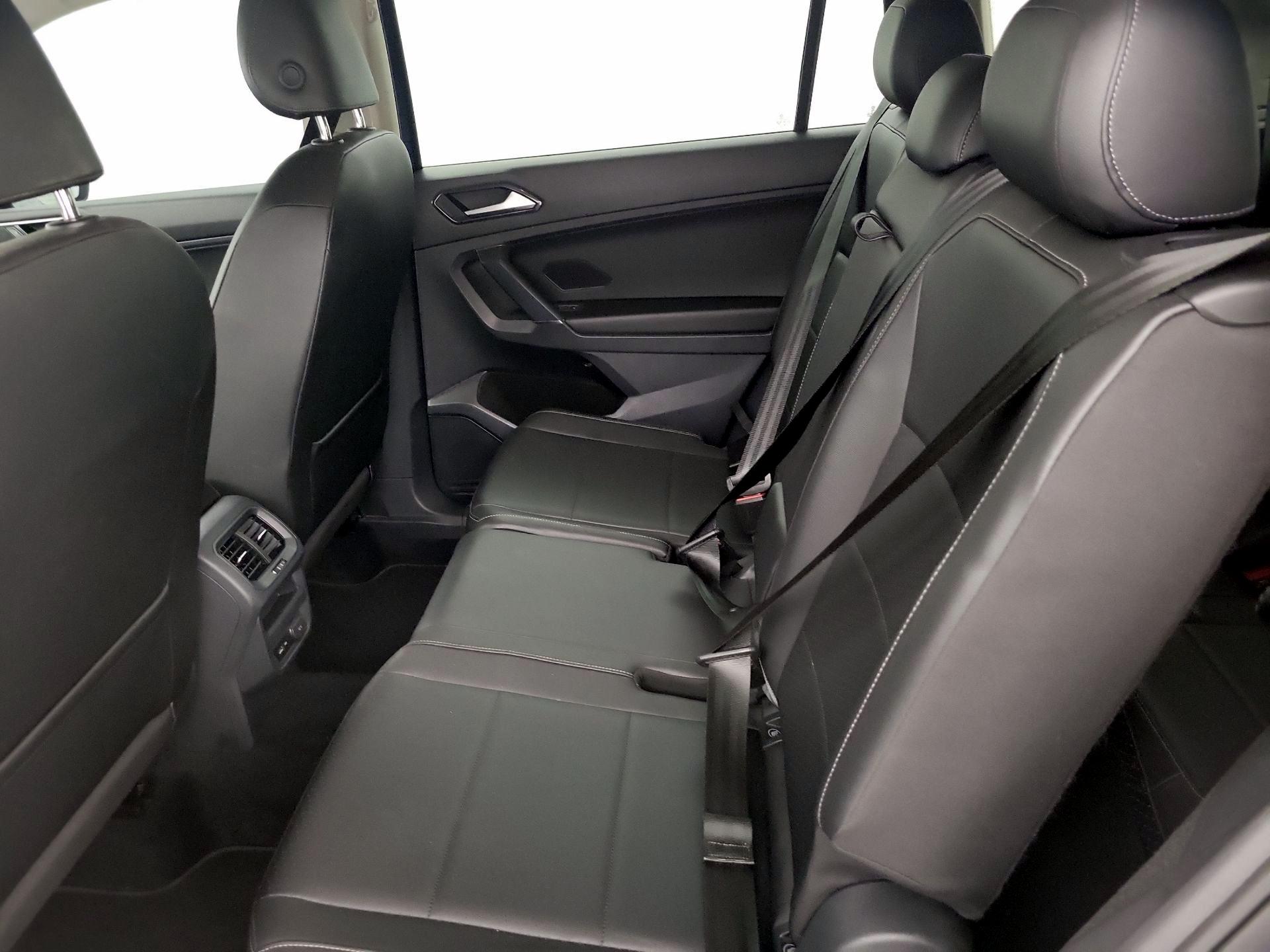 Thumbnail: 2018 Volkswagen Tiguan - 19