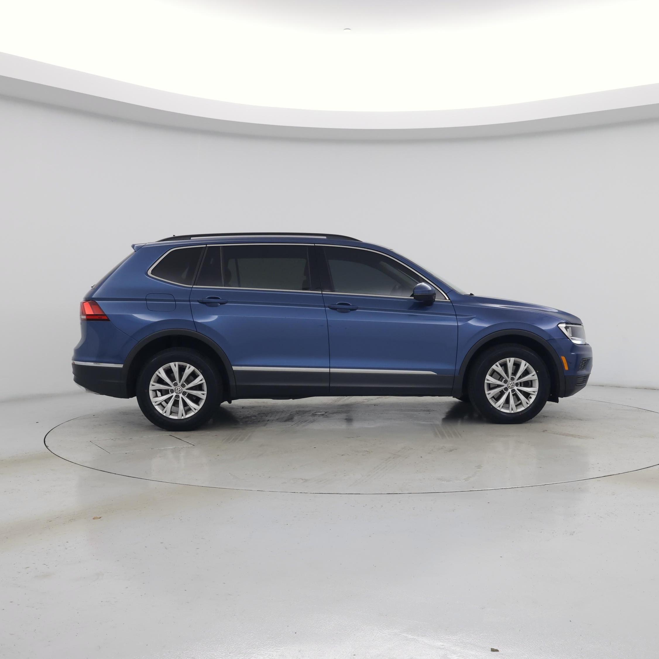 Thumbnail: 2018 Volkswagen Tiguan - 7