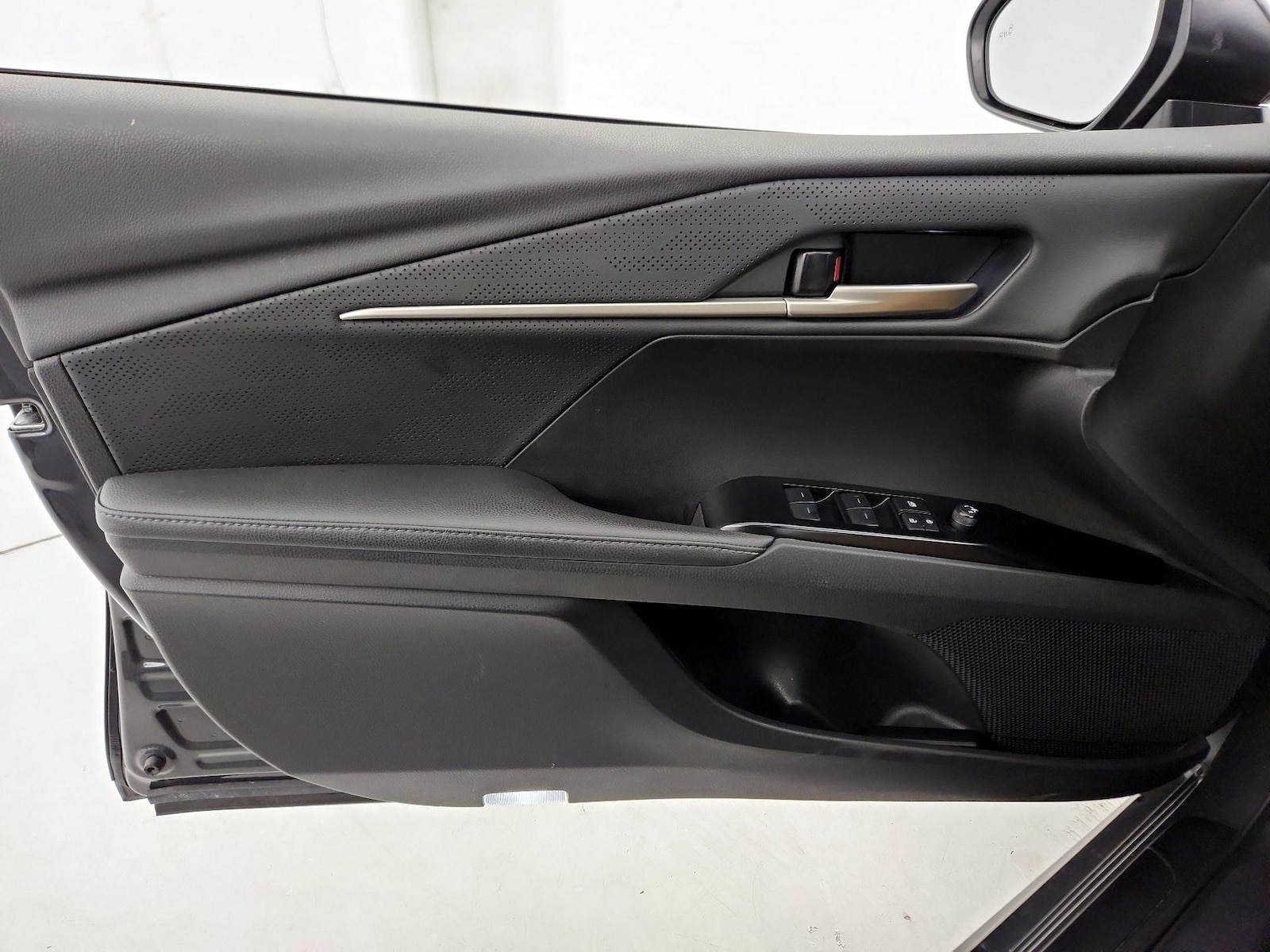 2025 Toyota Camry XSE - Photo 13