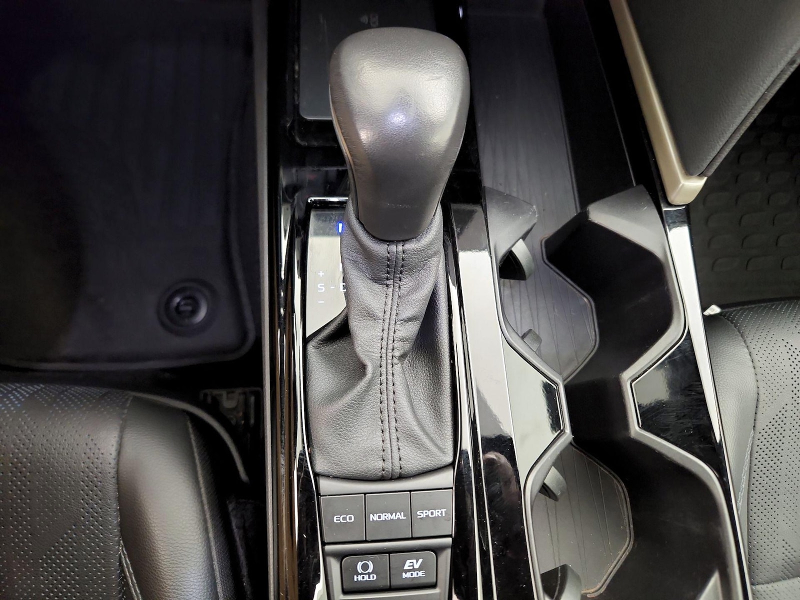 2025 Toyota Camry XSE - Photo 18