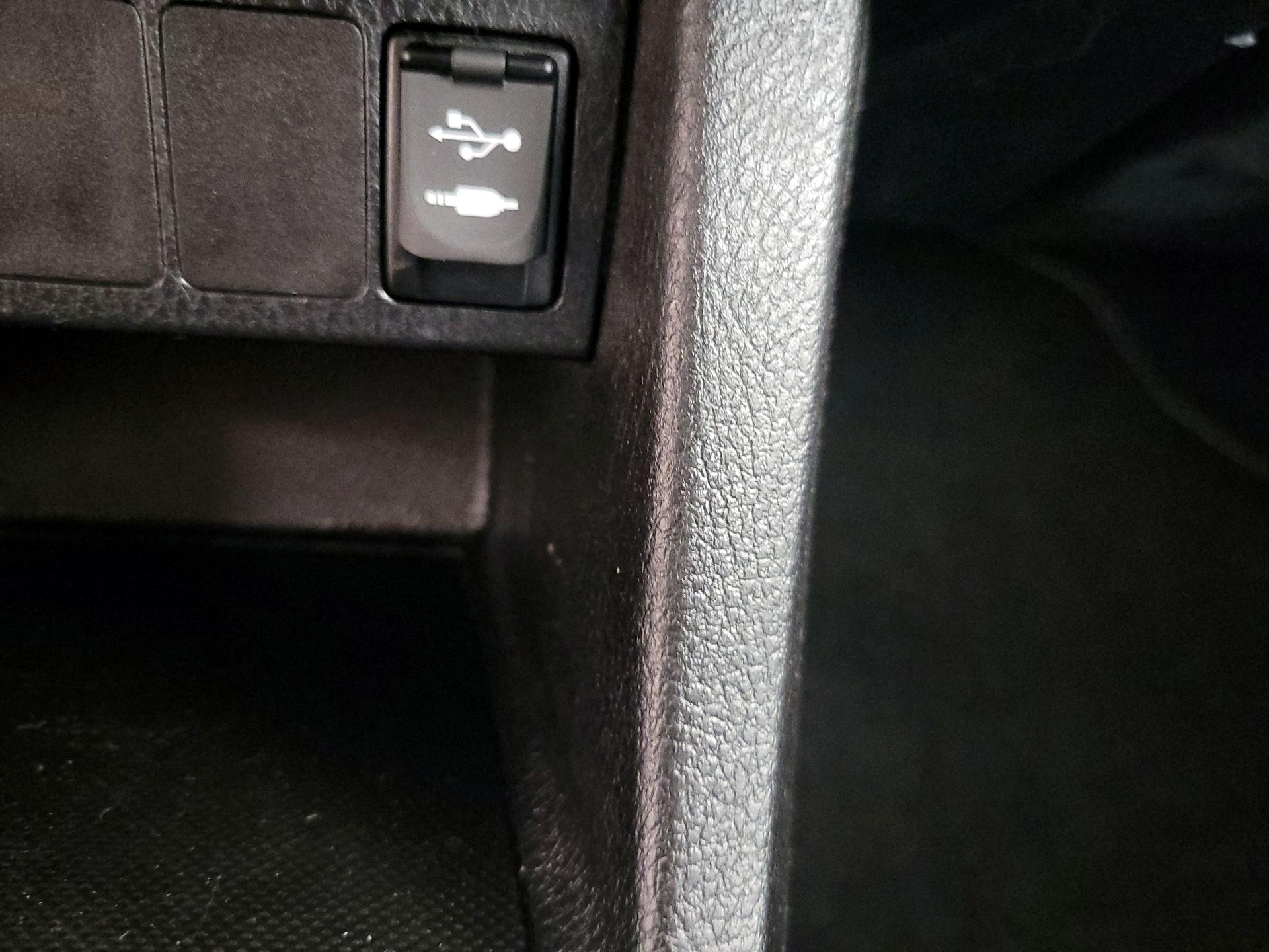 Thumbnail: 2015 Toyota Corolla - 16