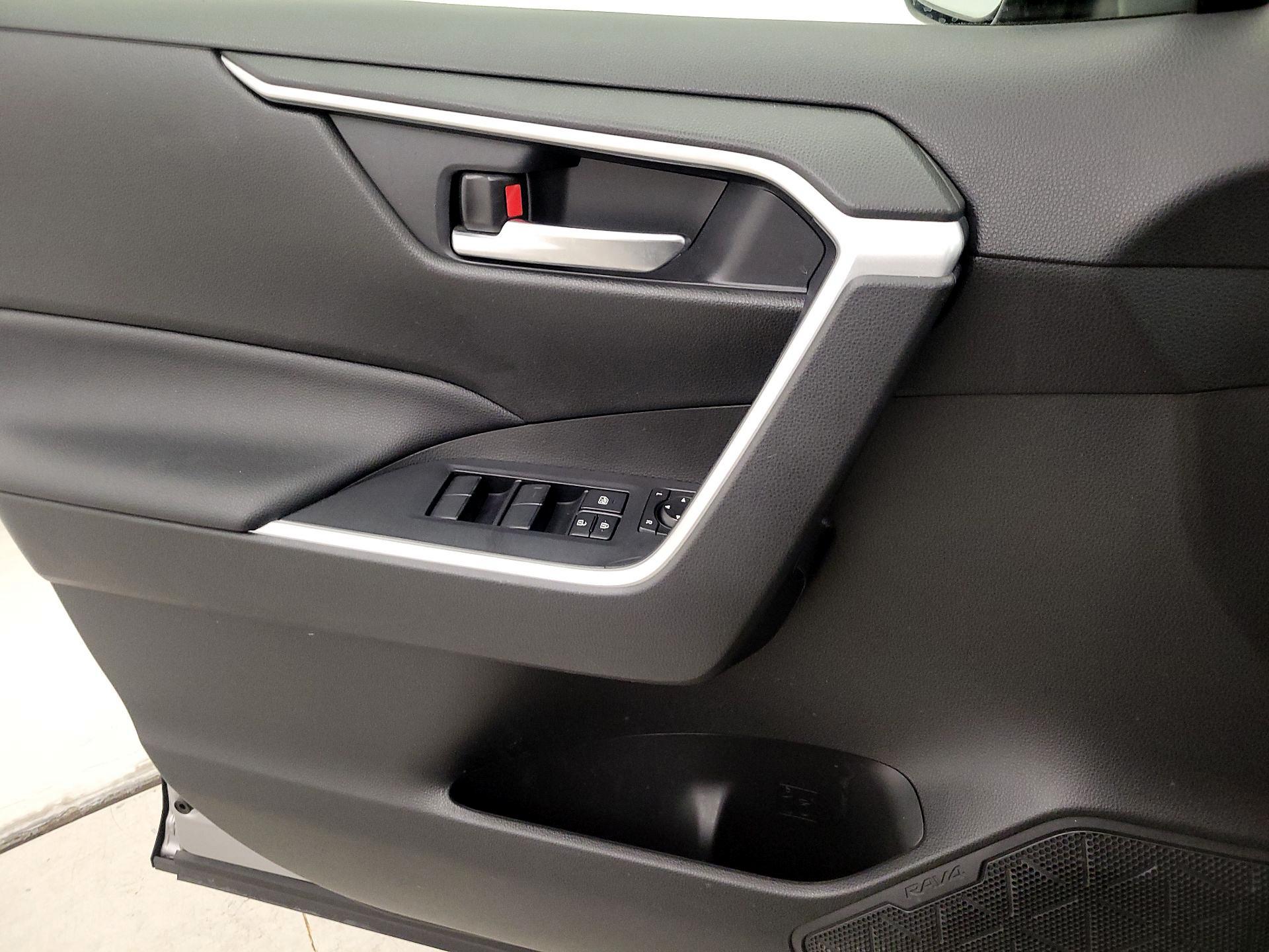 Thumbnail: 2021 Toyota RAV4 - 12