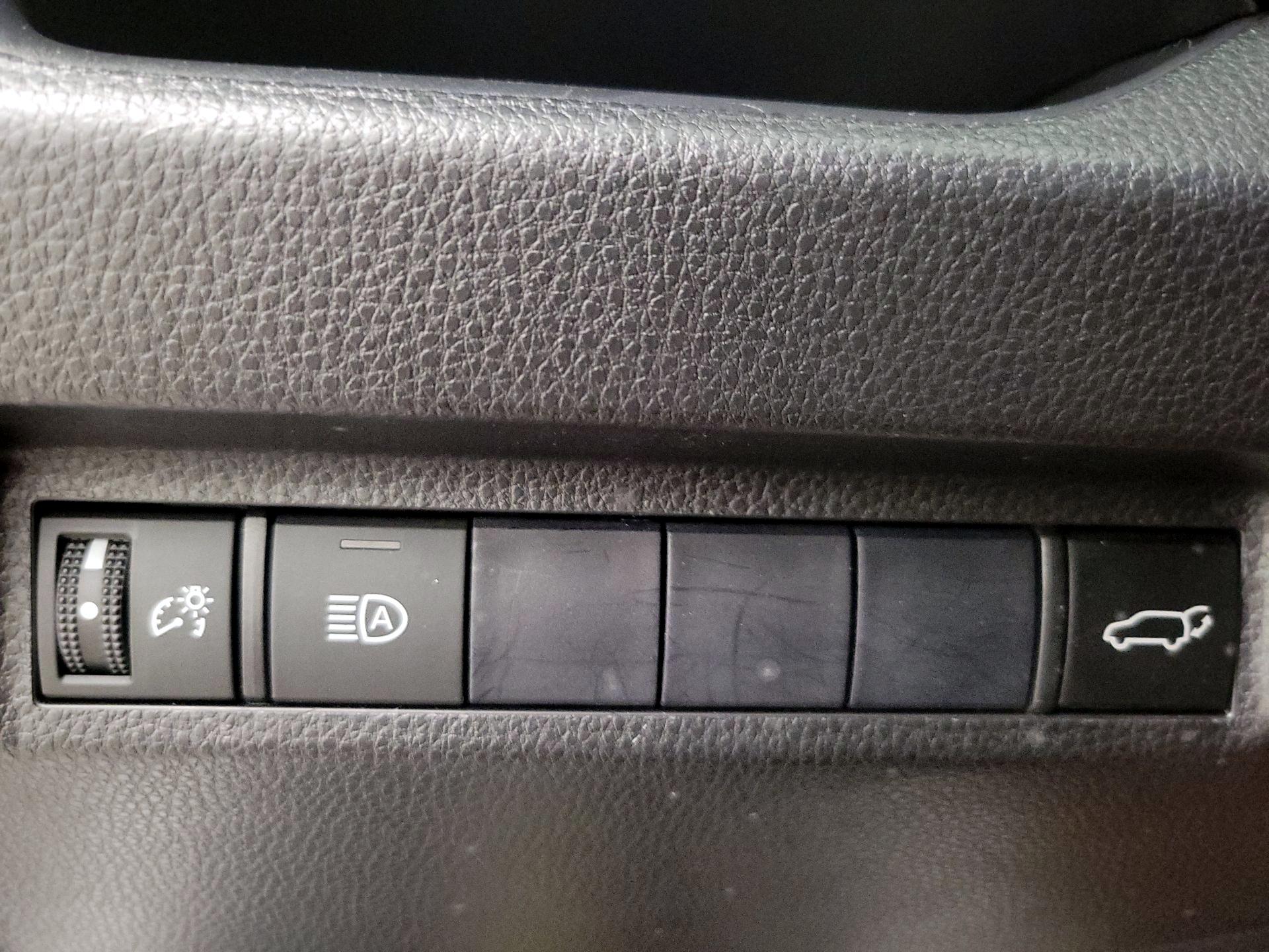 Thumbnail: 2021 Toyota RAV4 - 13