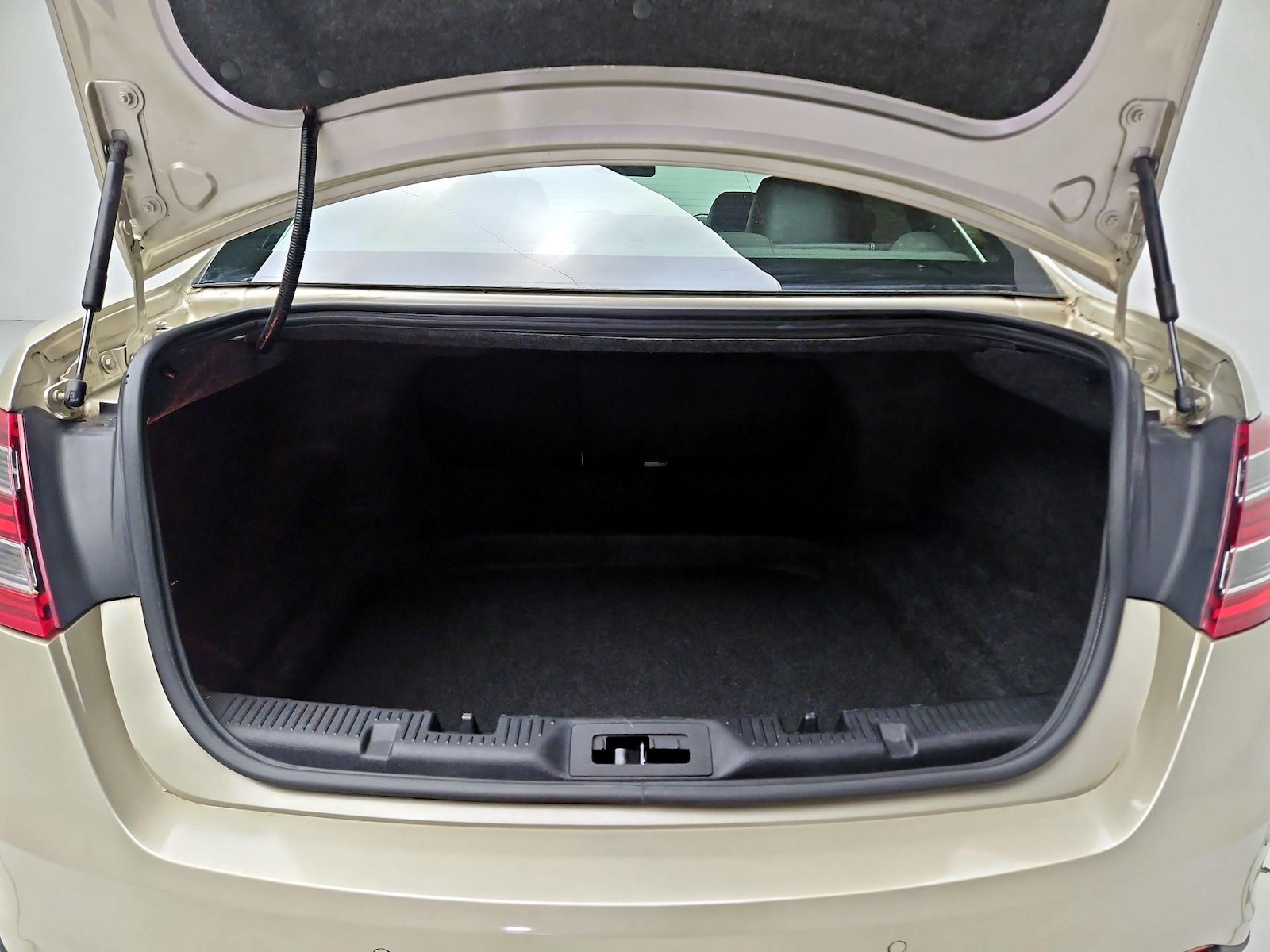 2018 Ford Taurus Limited - Photo 23