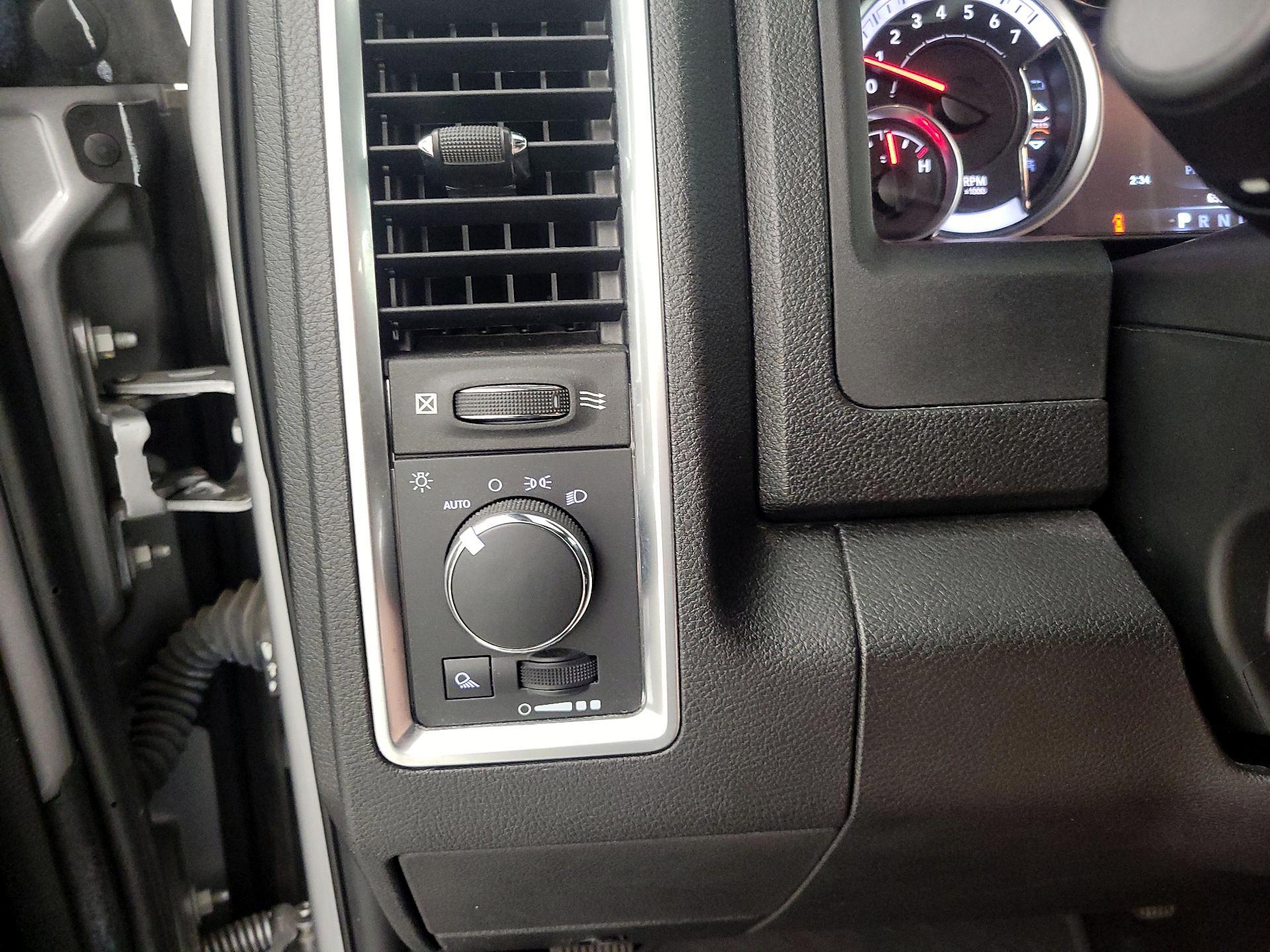 Thumbnail: 2021 RAM 1500 Classic - 13