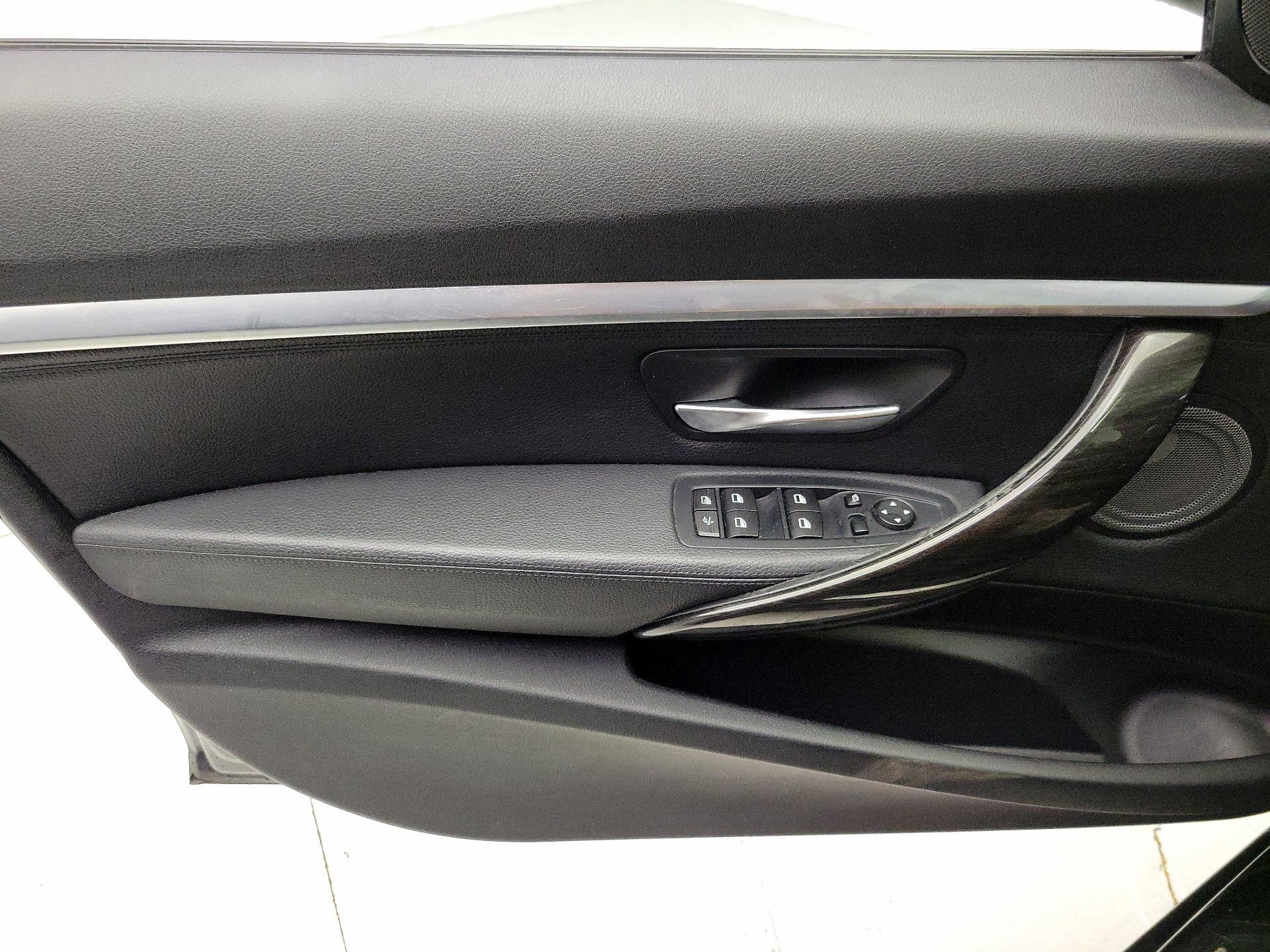 Thumbnail: 2016 BMW 3 Series - 12