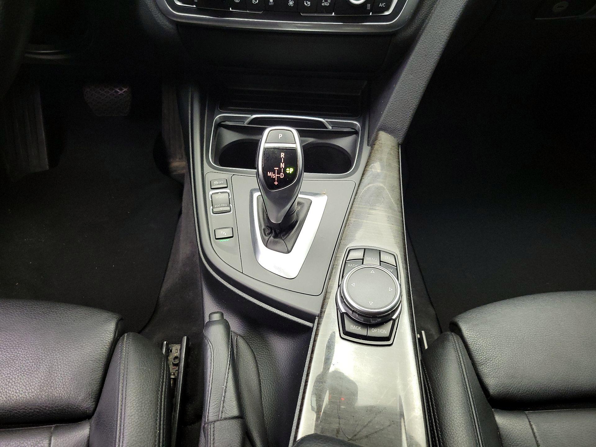 Thumbnail: 2016 BMW 3 Series - 18