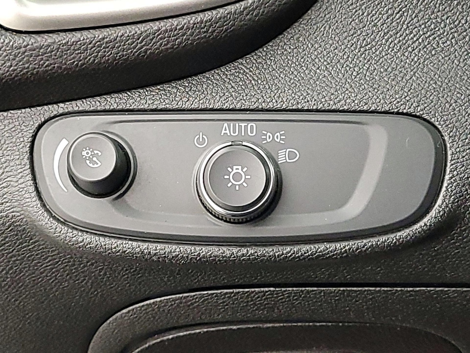 2020 Chevrolet Trax LS - Photo 14