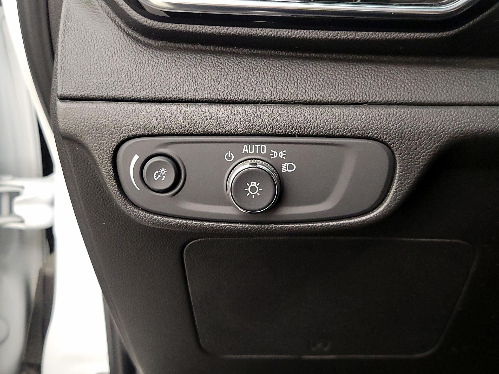 Thumbnail: 2022 Chevrolet Bolt EV - 13