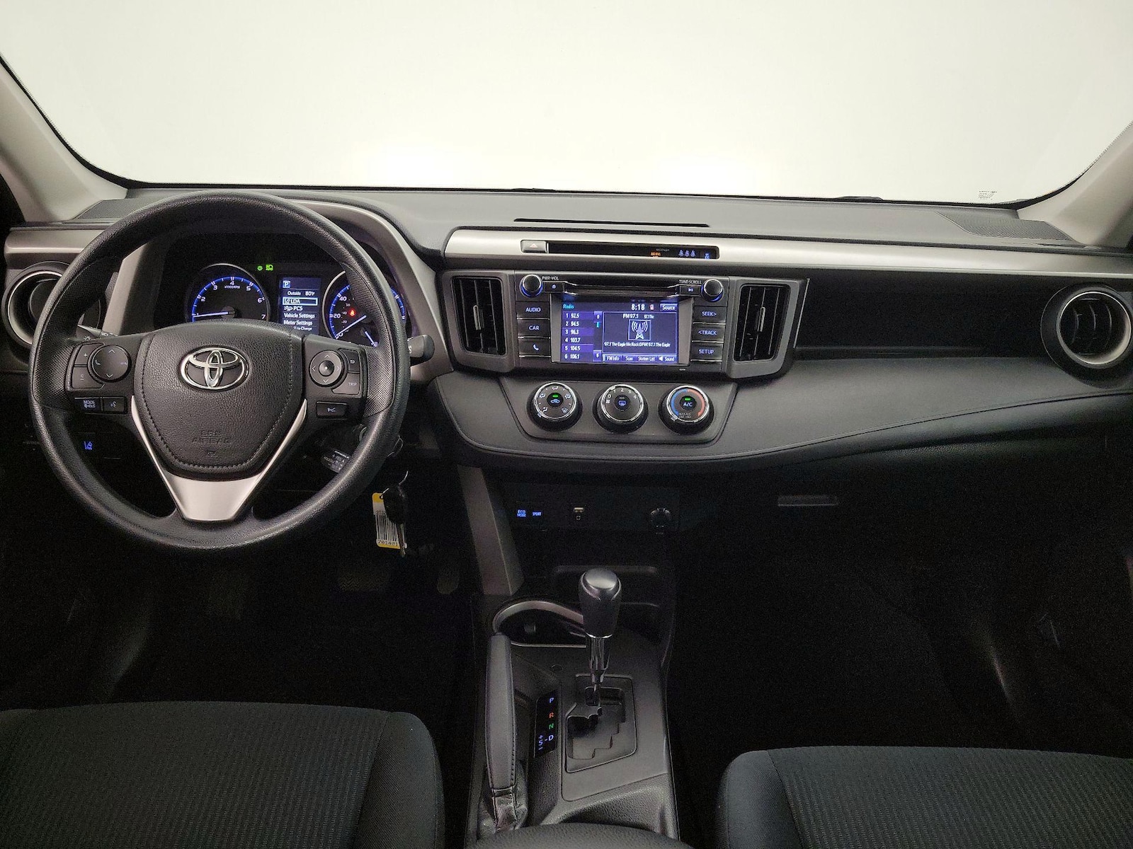 2018 Toyota RAV4 LE - Photo 10