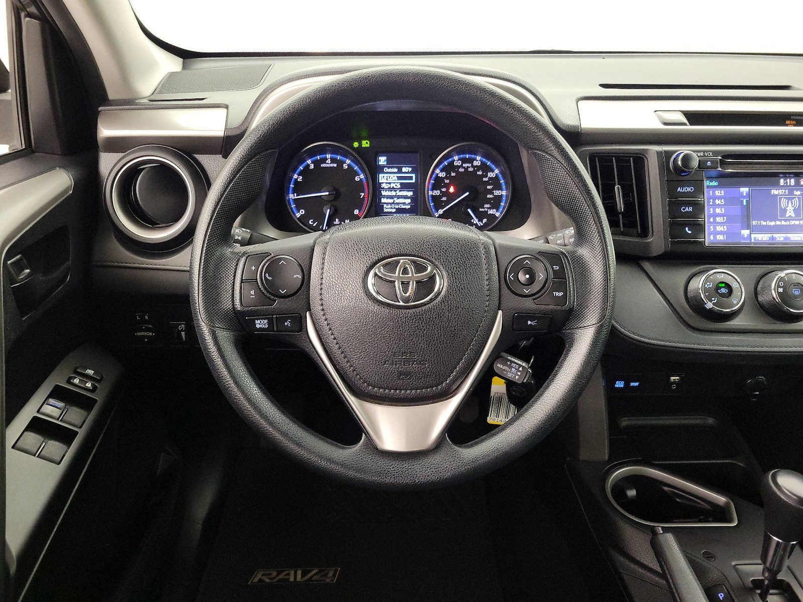 2018 Toyota RAV4 LE - Photo 11