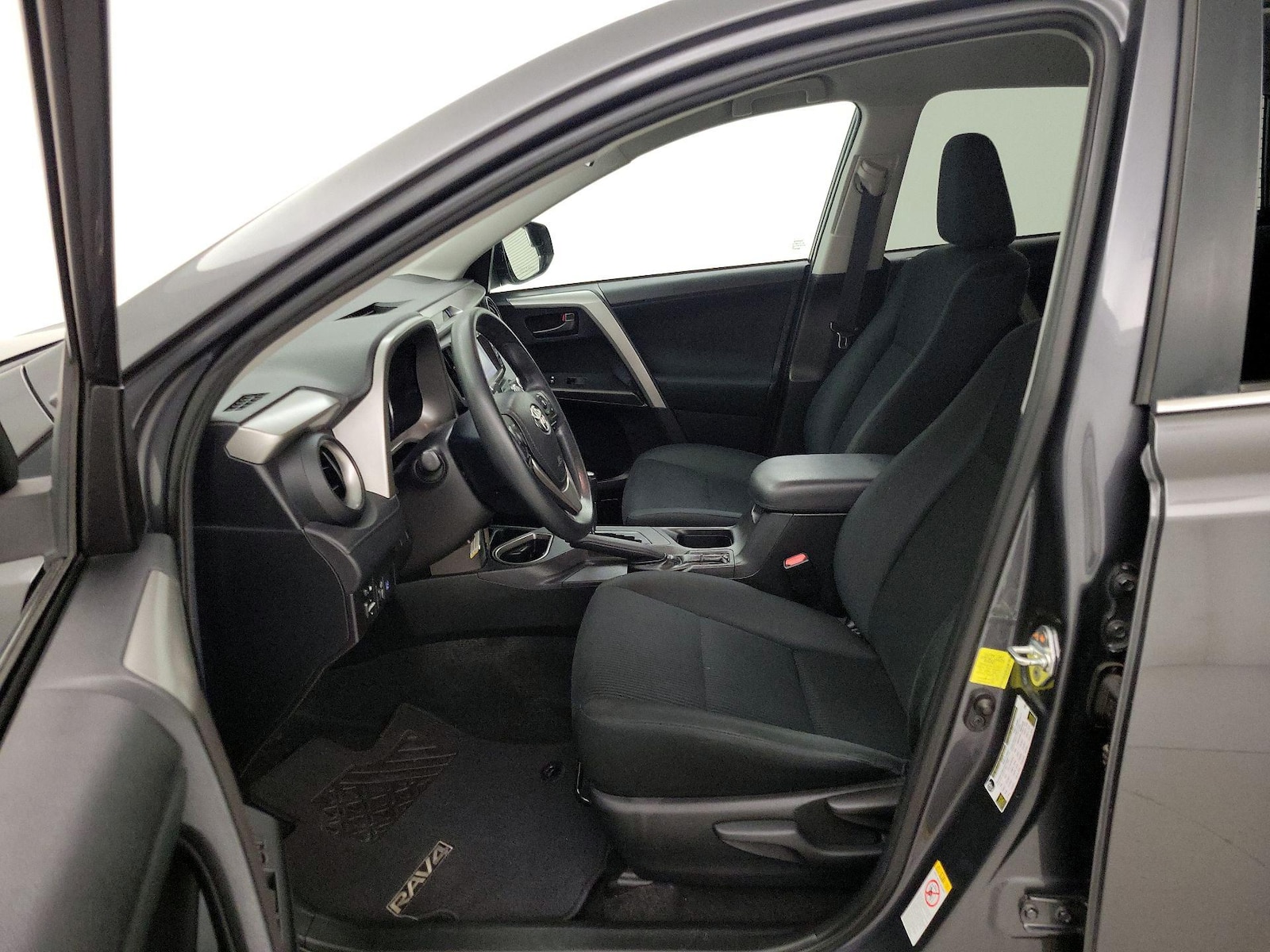 2018 Toyota RAV4 LE - Photo 12