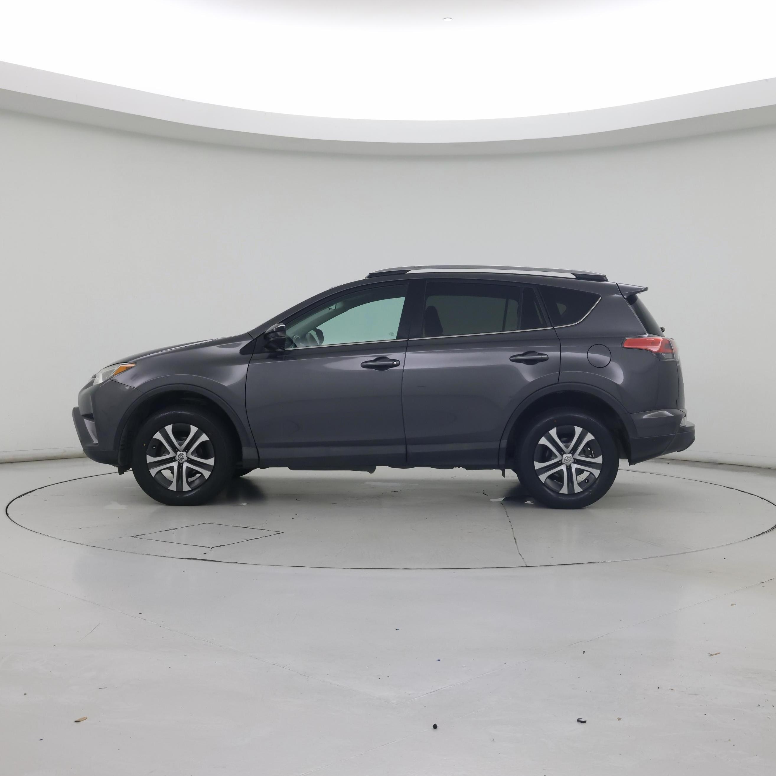 Thumbnail: 2018 Toyota RAV4 - 3